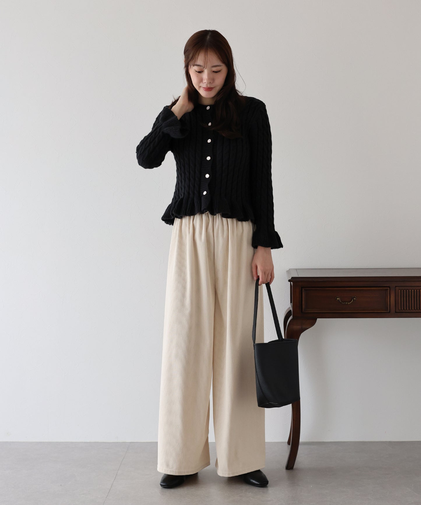 ケーブルペプラムカーディガン