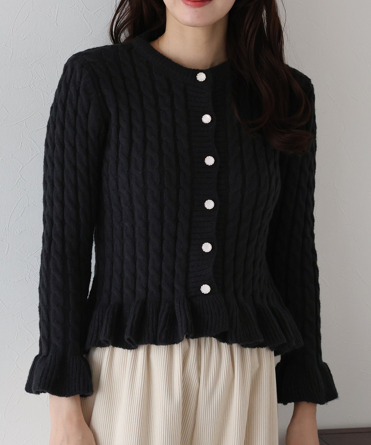 ケーブルペプラムカーディガン