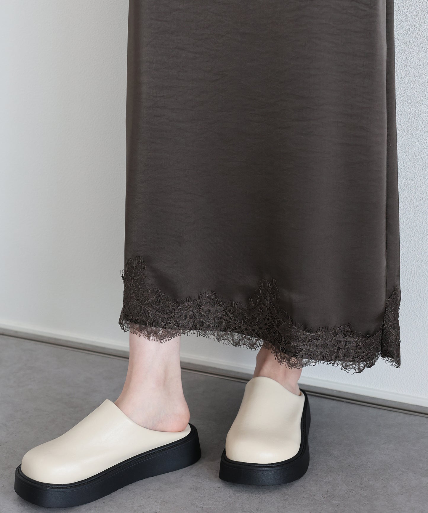 【早割5％OFF】ヘムレースサテンスカート