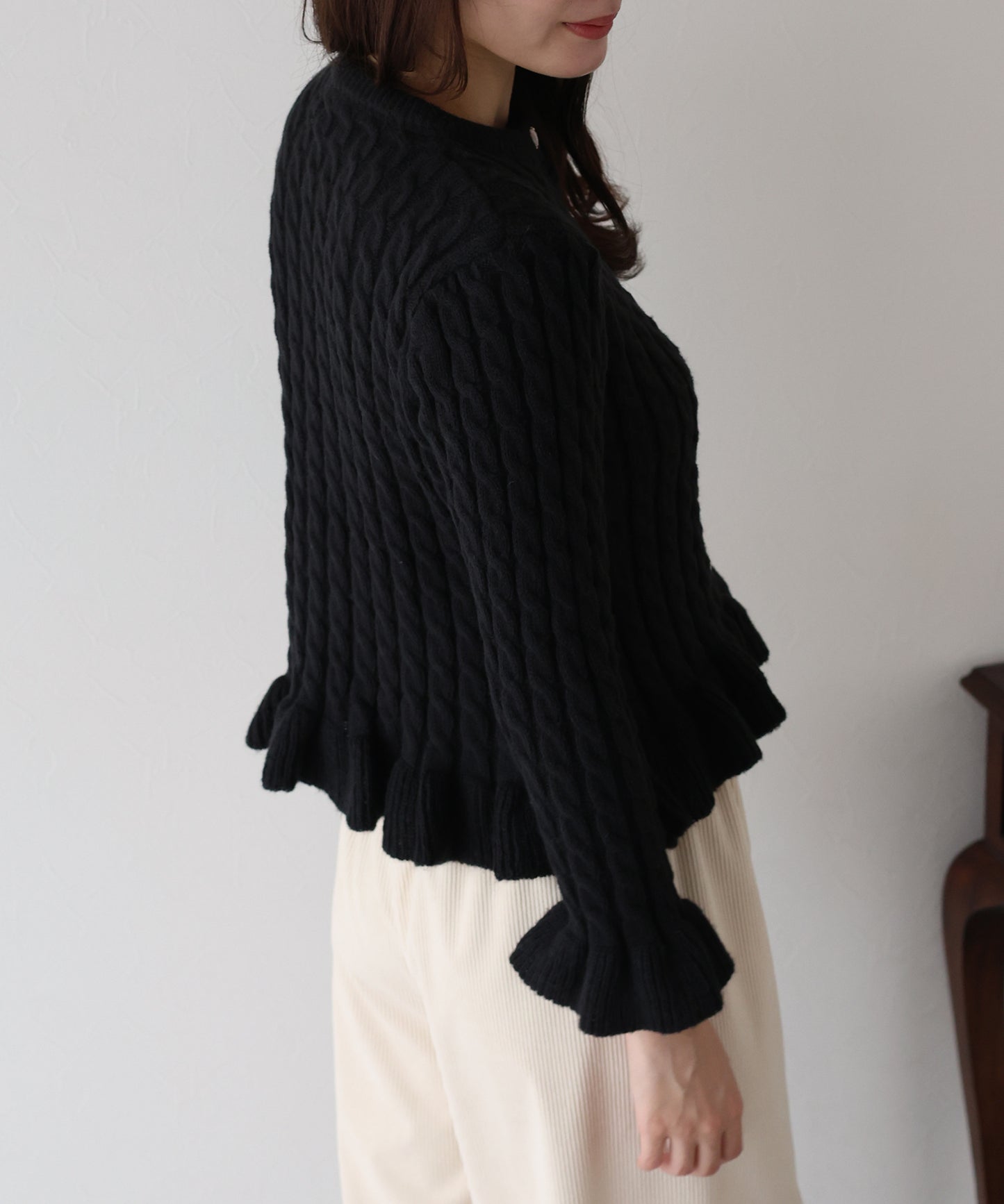 ケーブルペプラムカーディガン