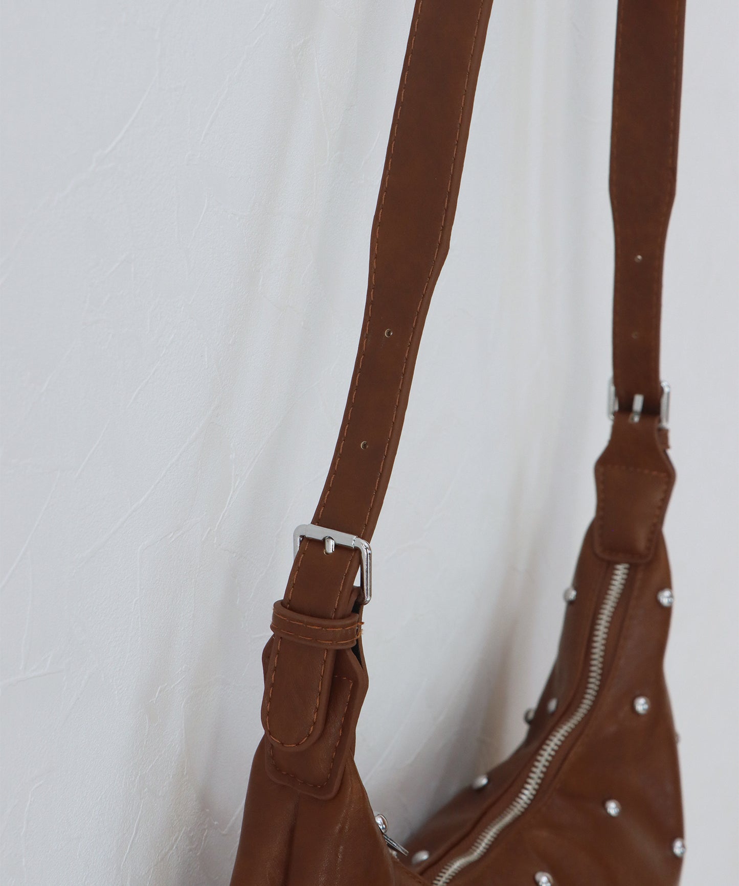 スタッズハンドバッグ