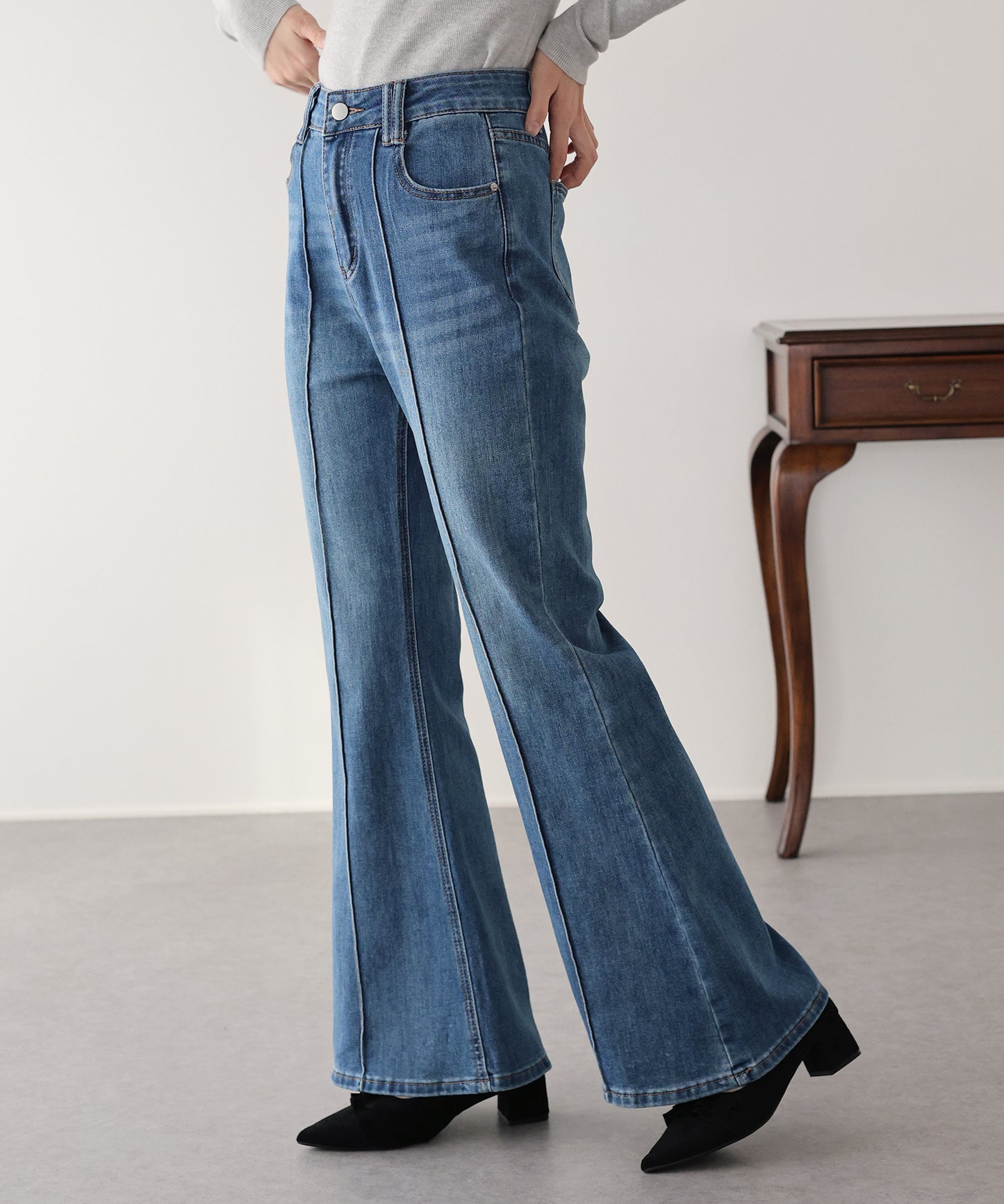 センタープレスフレアデニム