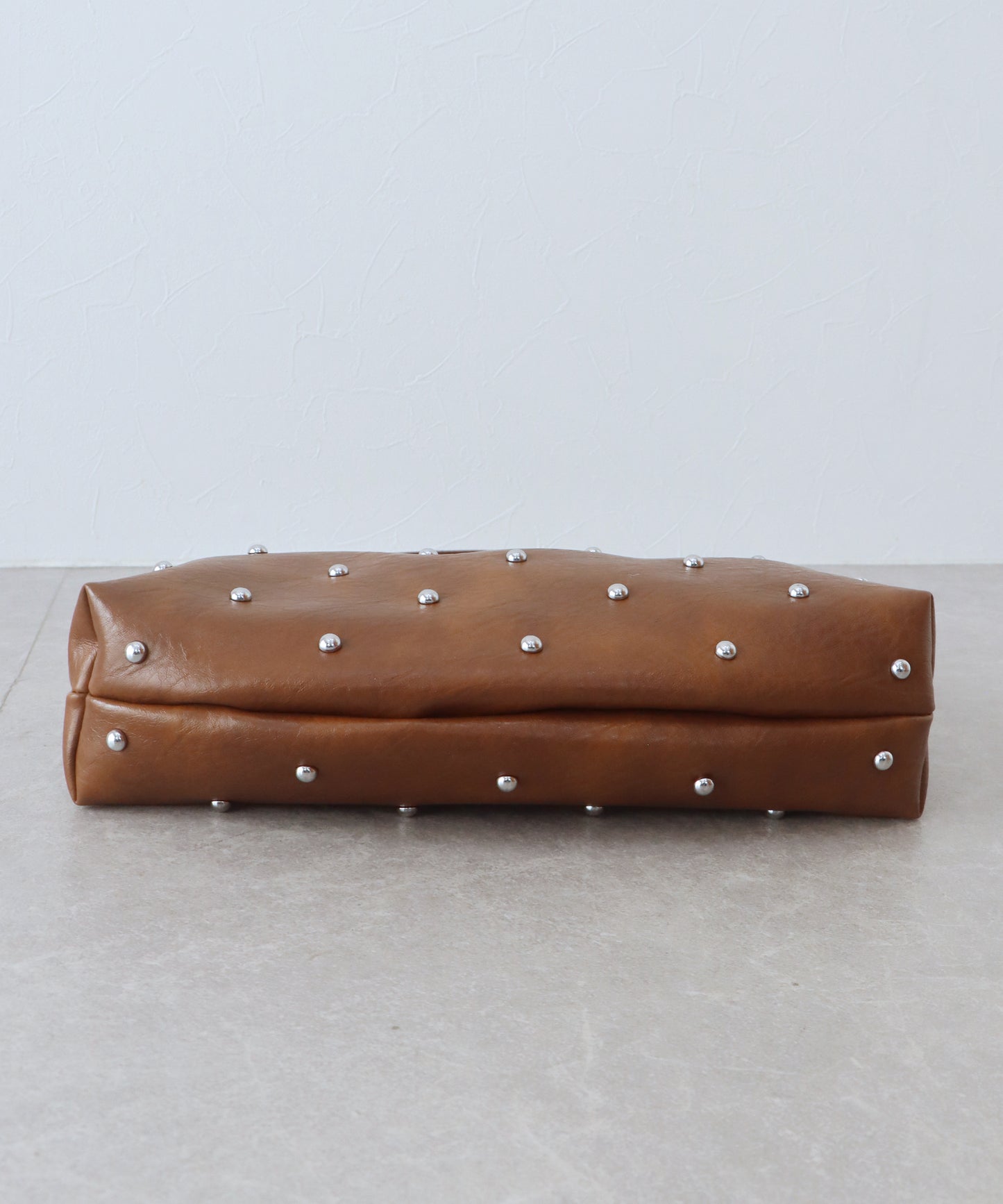 スタッズハンドバッグ