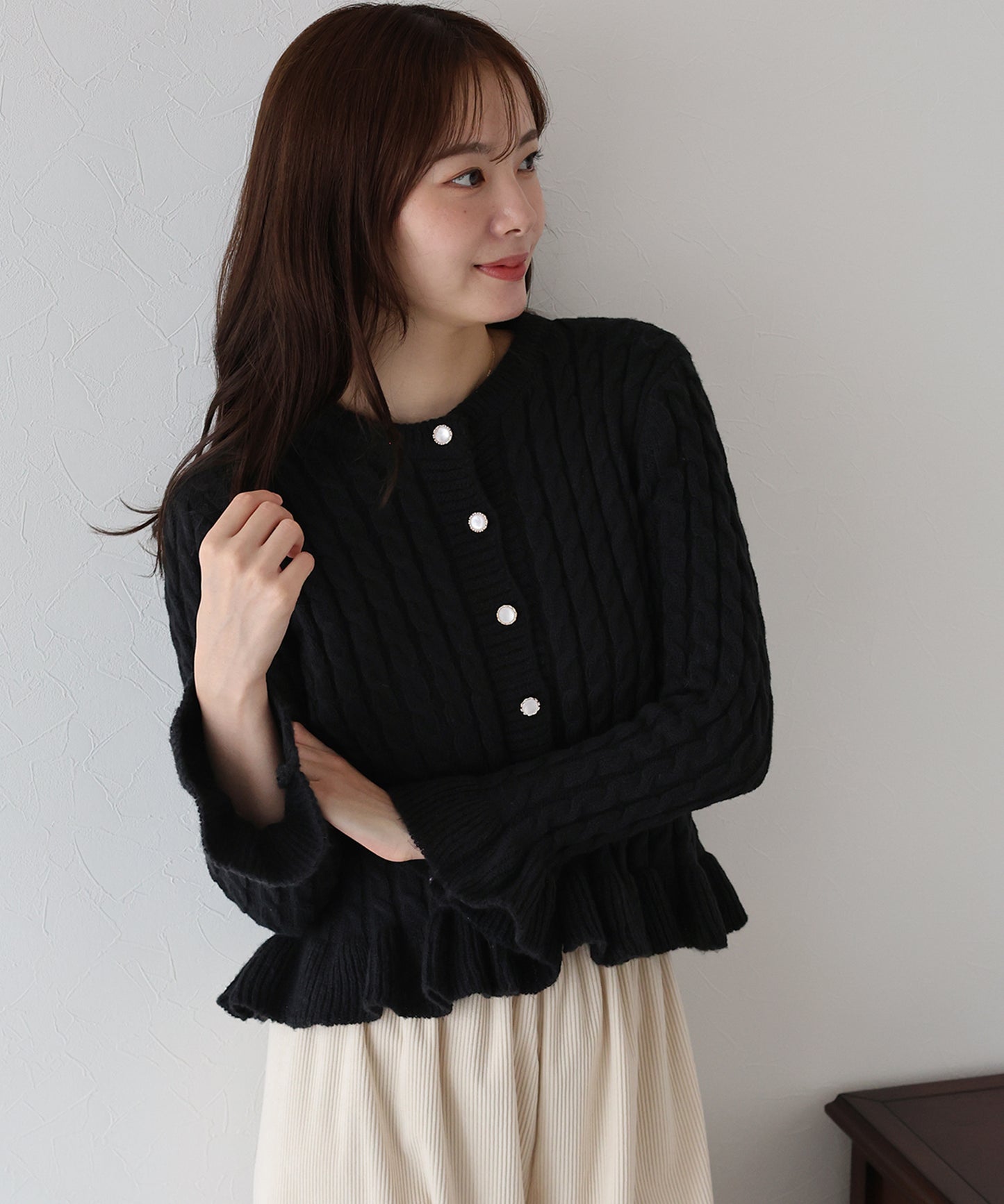 ケーブルペプラムカーディガン