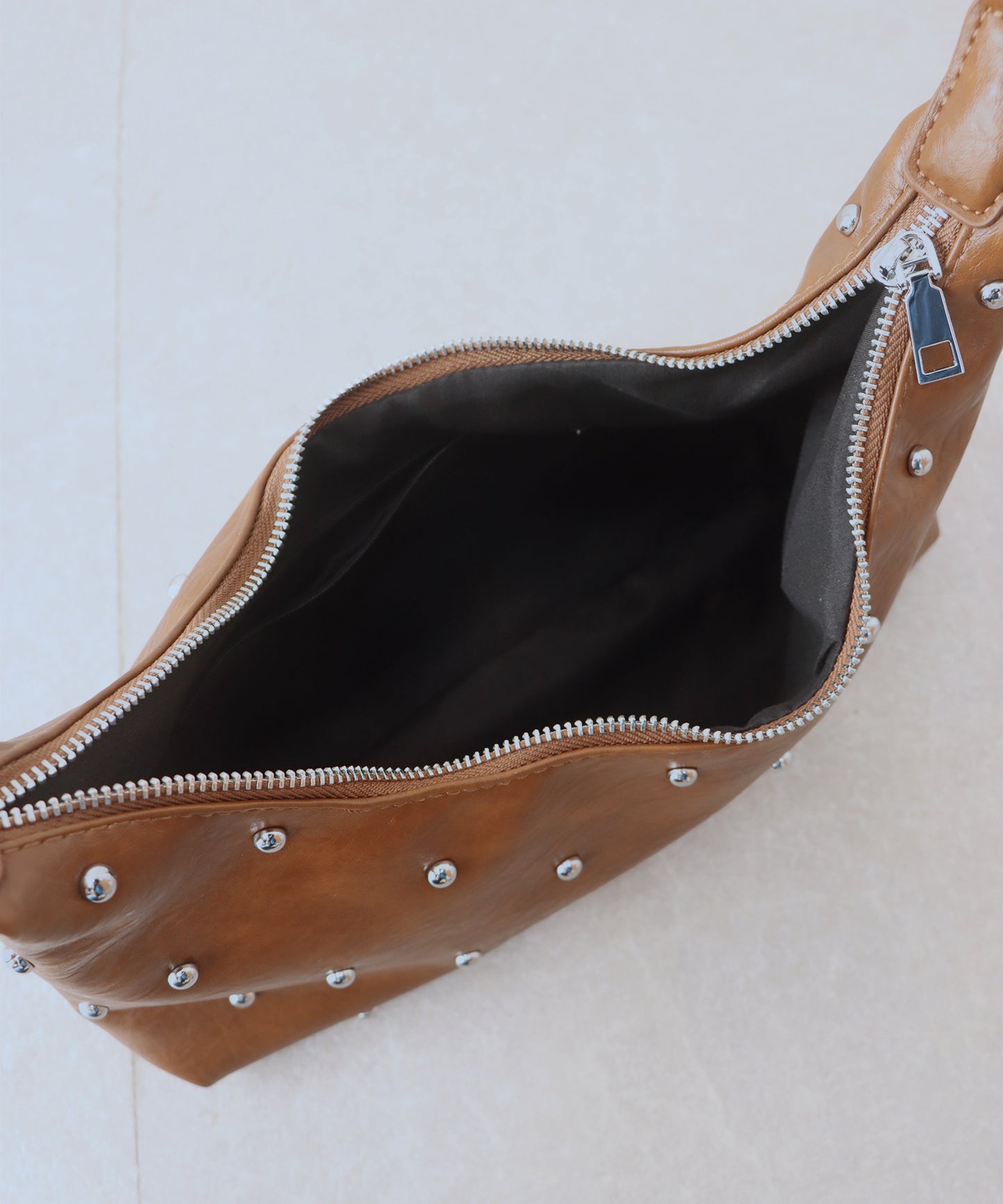 スタッズハンドバッグ