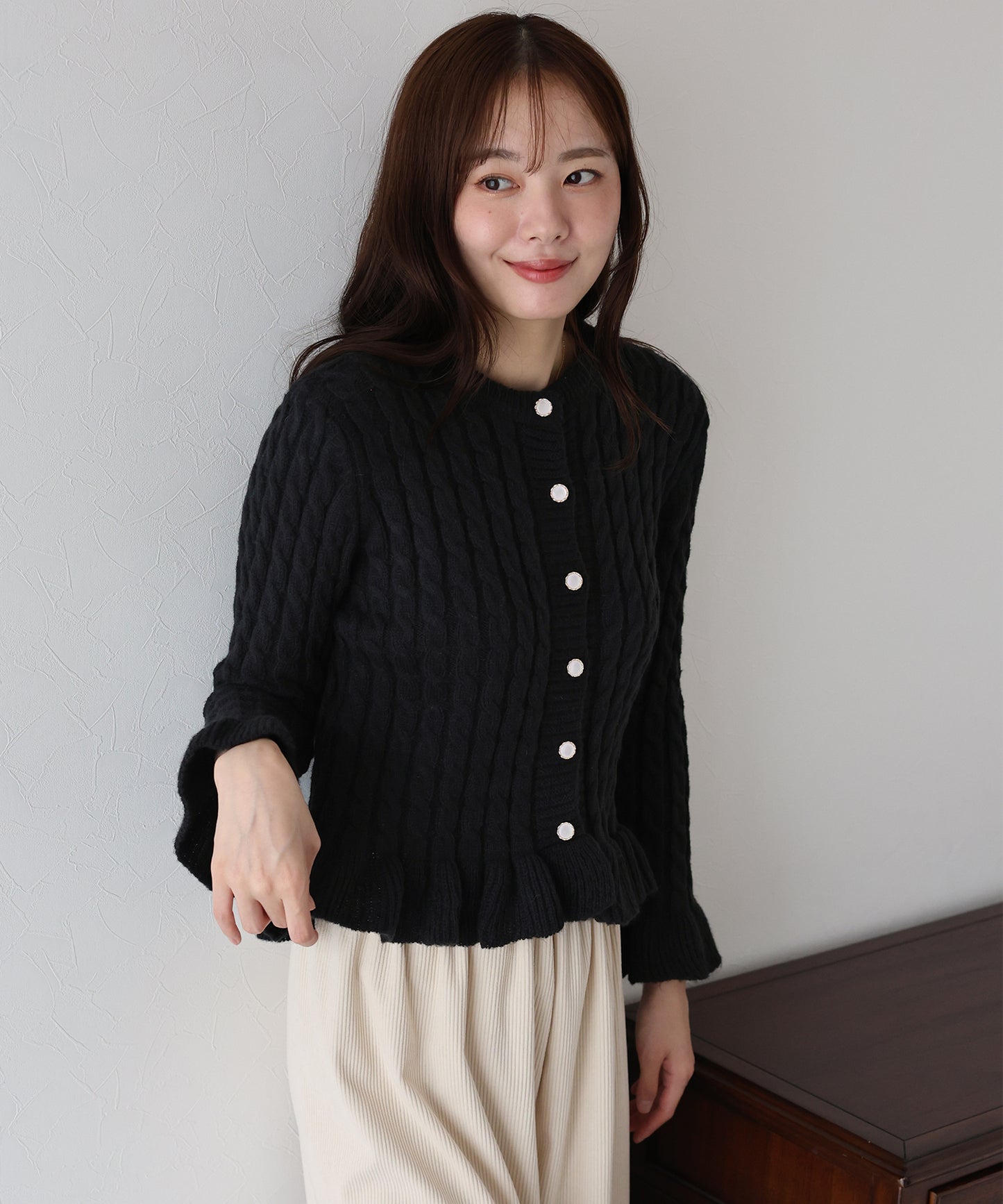 ケーブルペプラムカーディガン