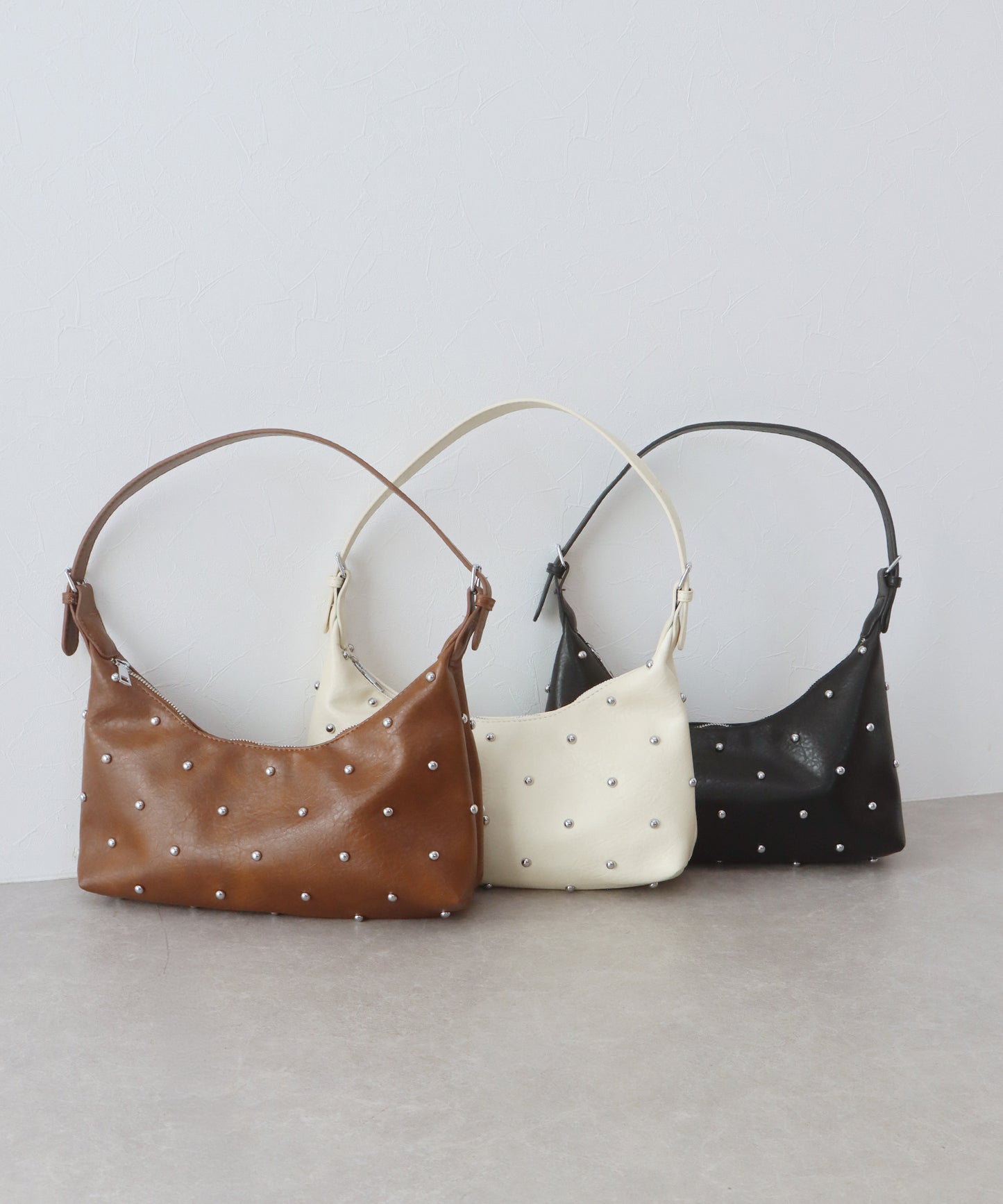 スタッズハンドバッグ