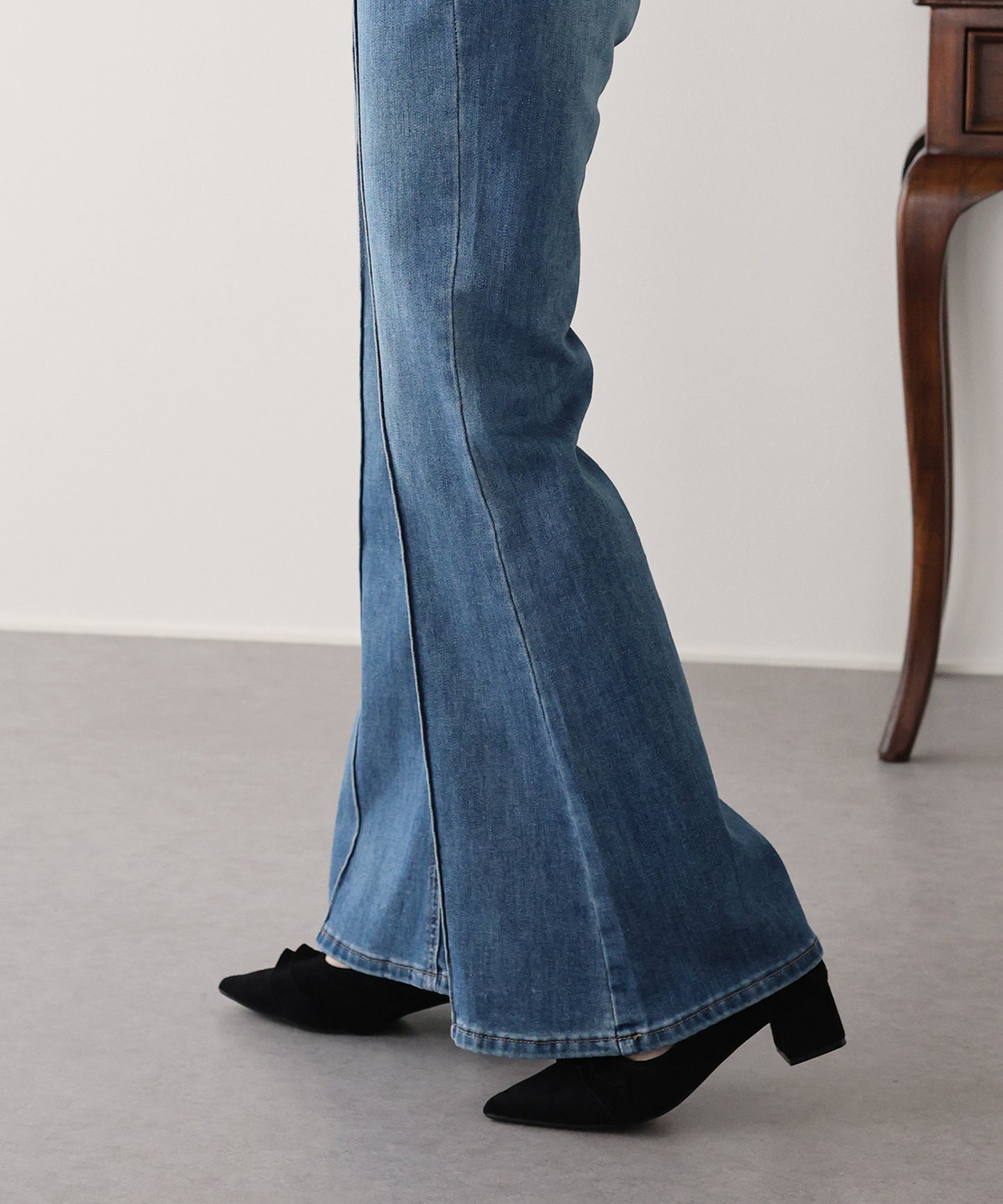 【早割5％OFF】センタープレスフレアデニム