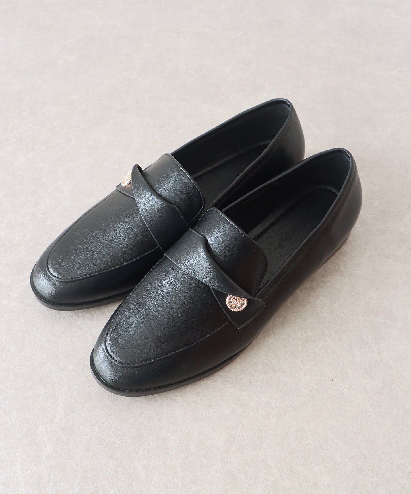 ゴールドモチーフローファー