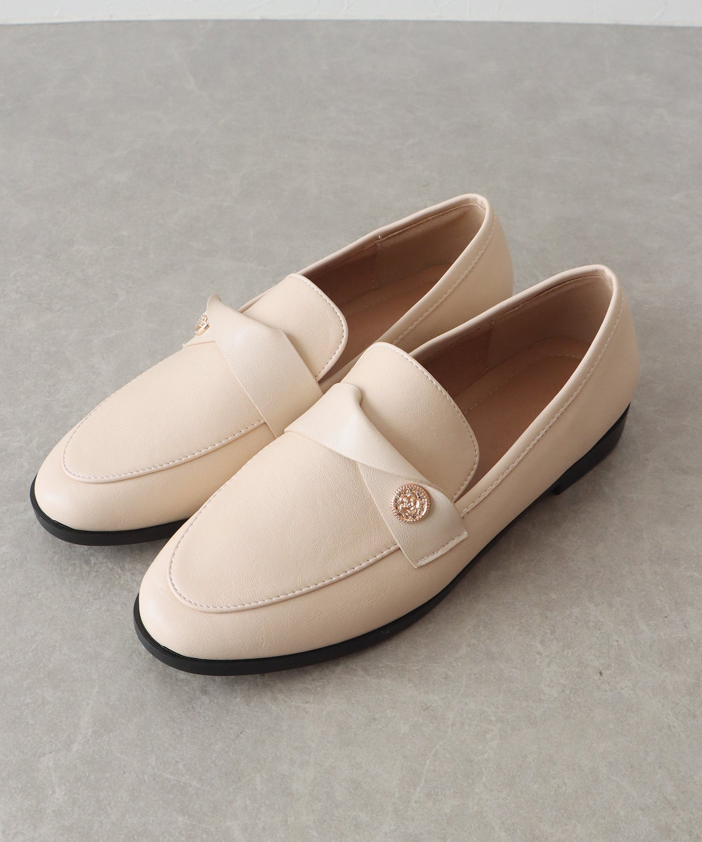 ゴールドモチーフローファー