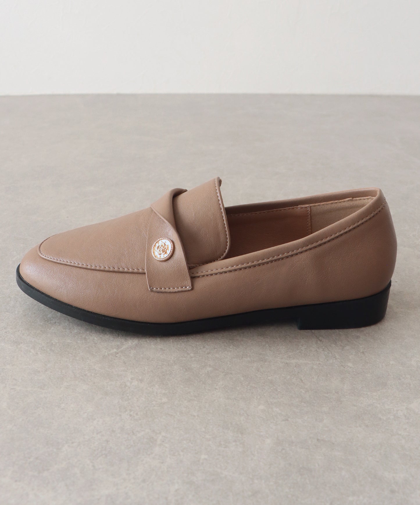 ゴールドモチーフローファー