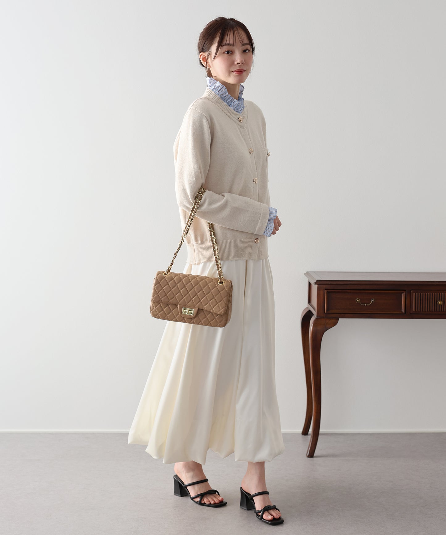 フリルシャツ襟カーディガン