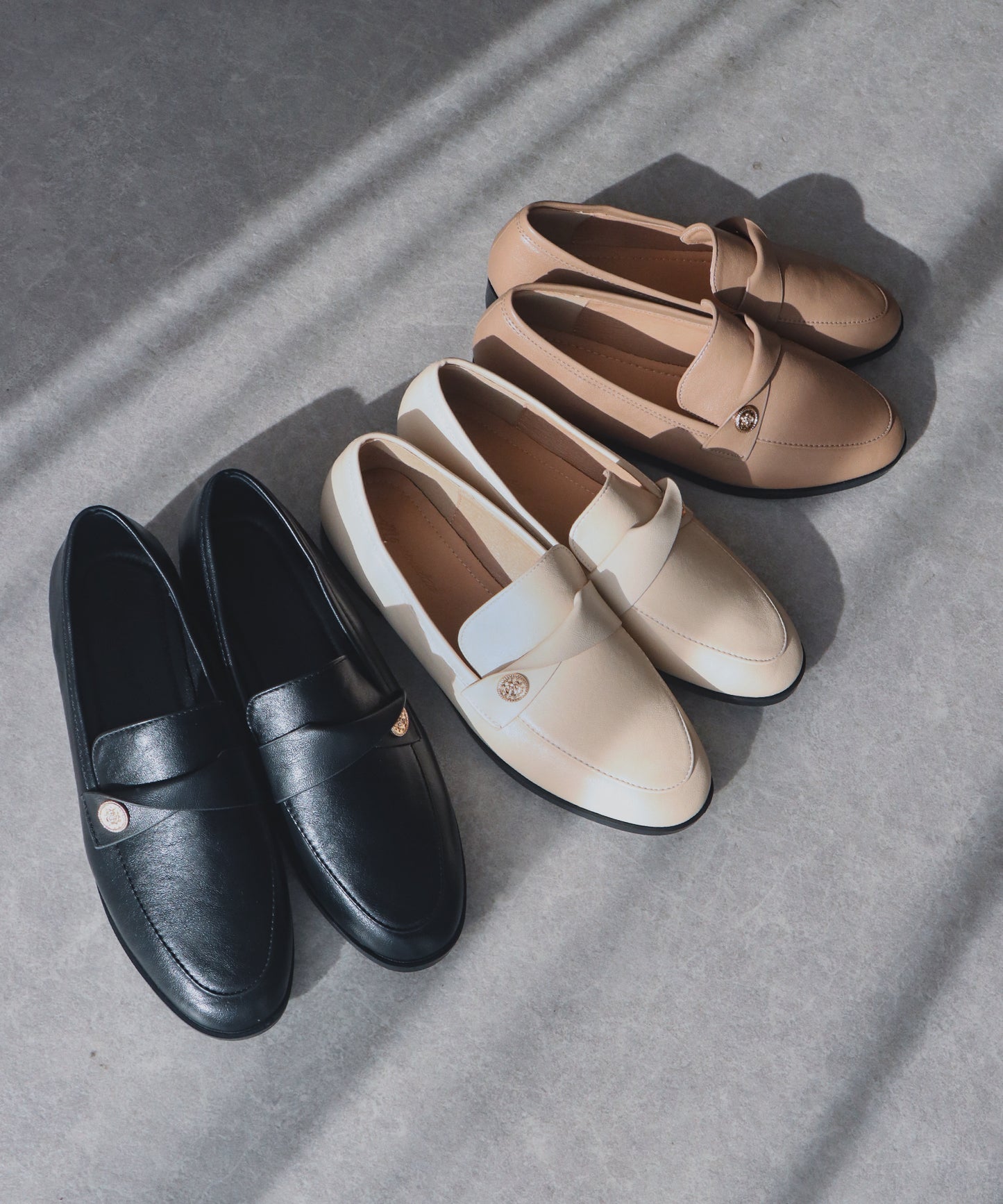 ゴールドモチーフローファー