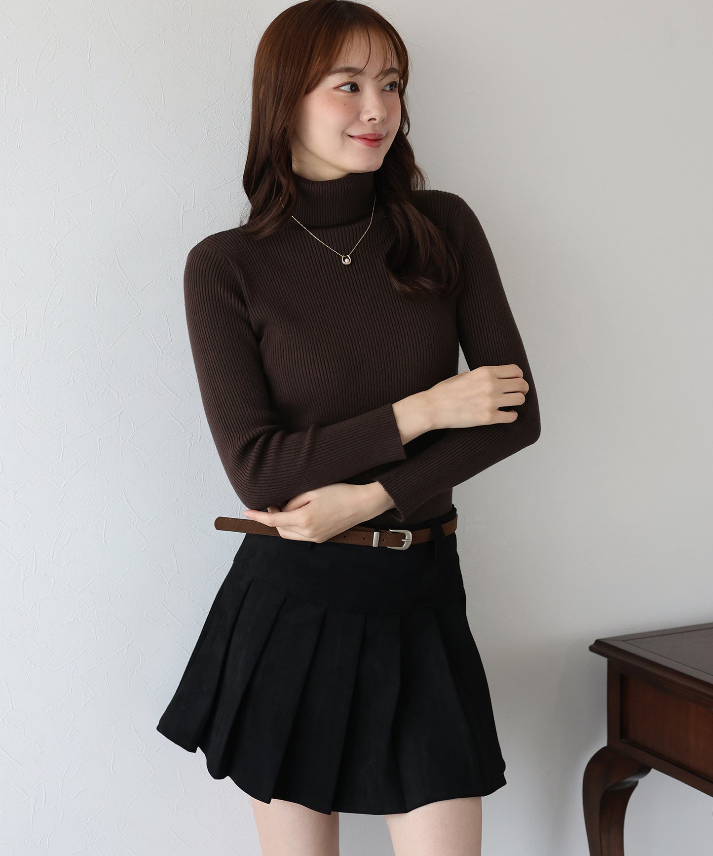 なめらかタートルネックリブニット