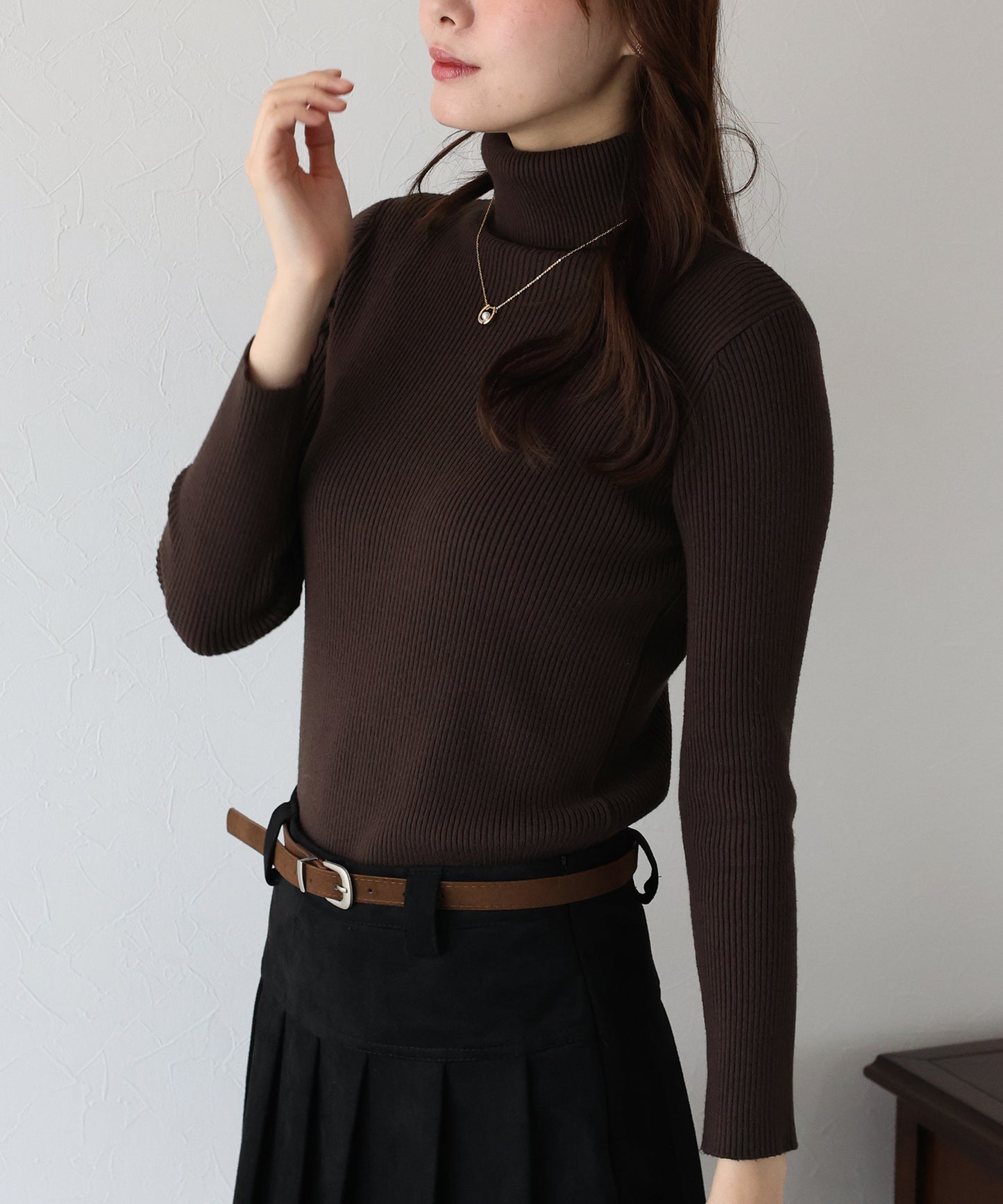 なめらかタートルネックリブニット