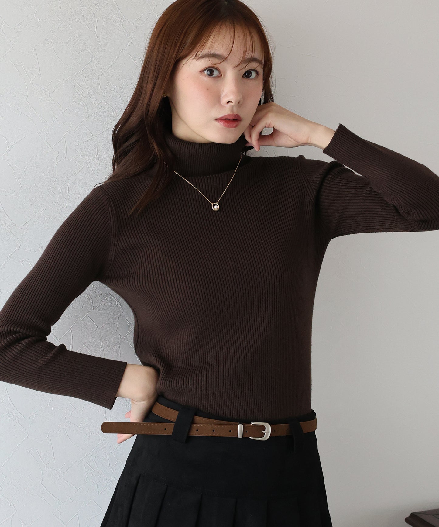 なめらかタートルネックリブニット