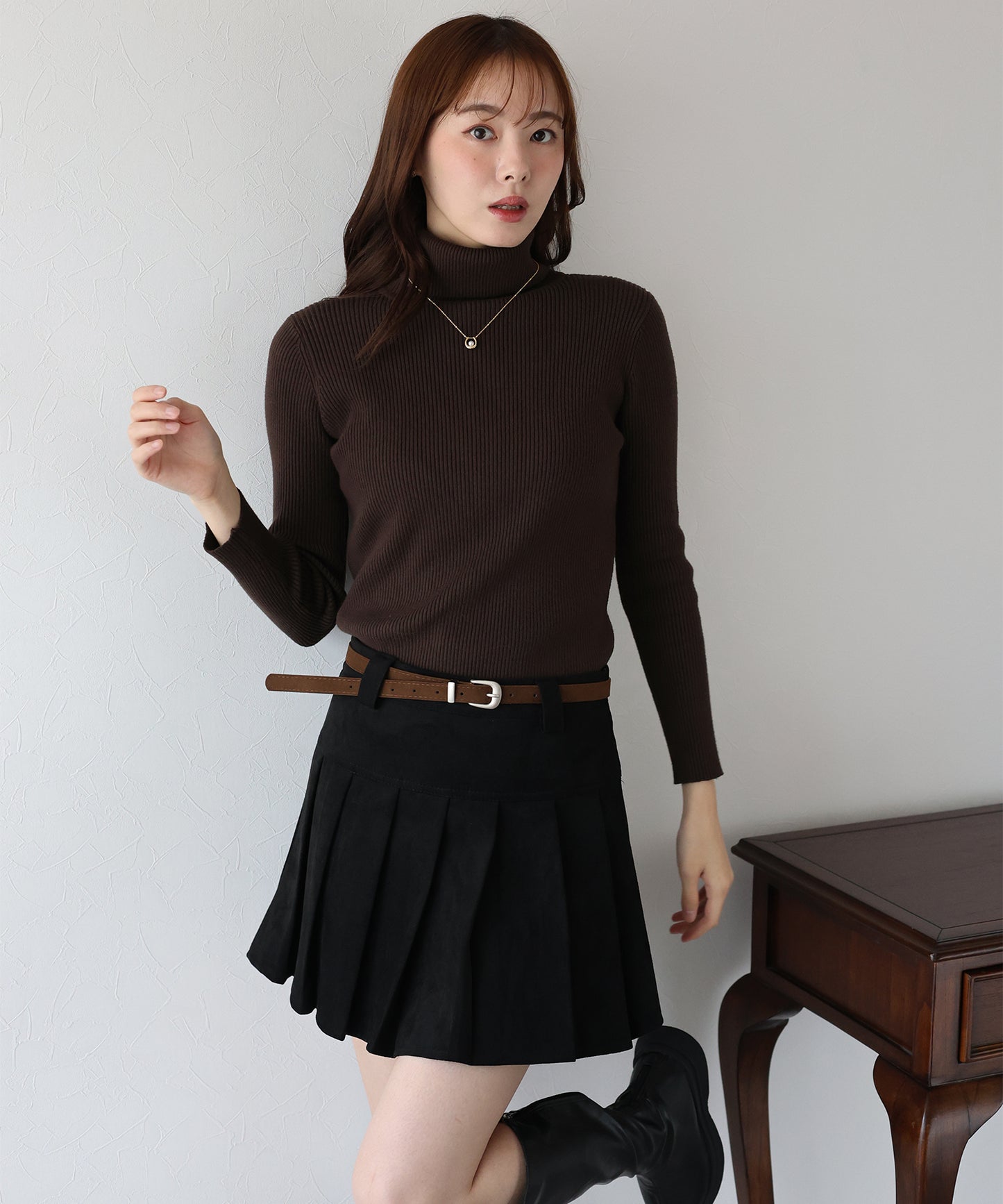 なめらかタートルネックリブニット