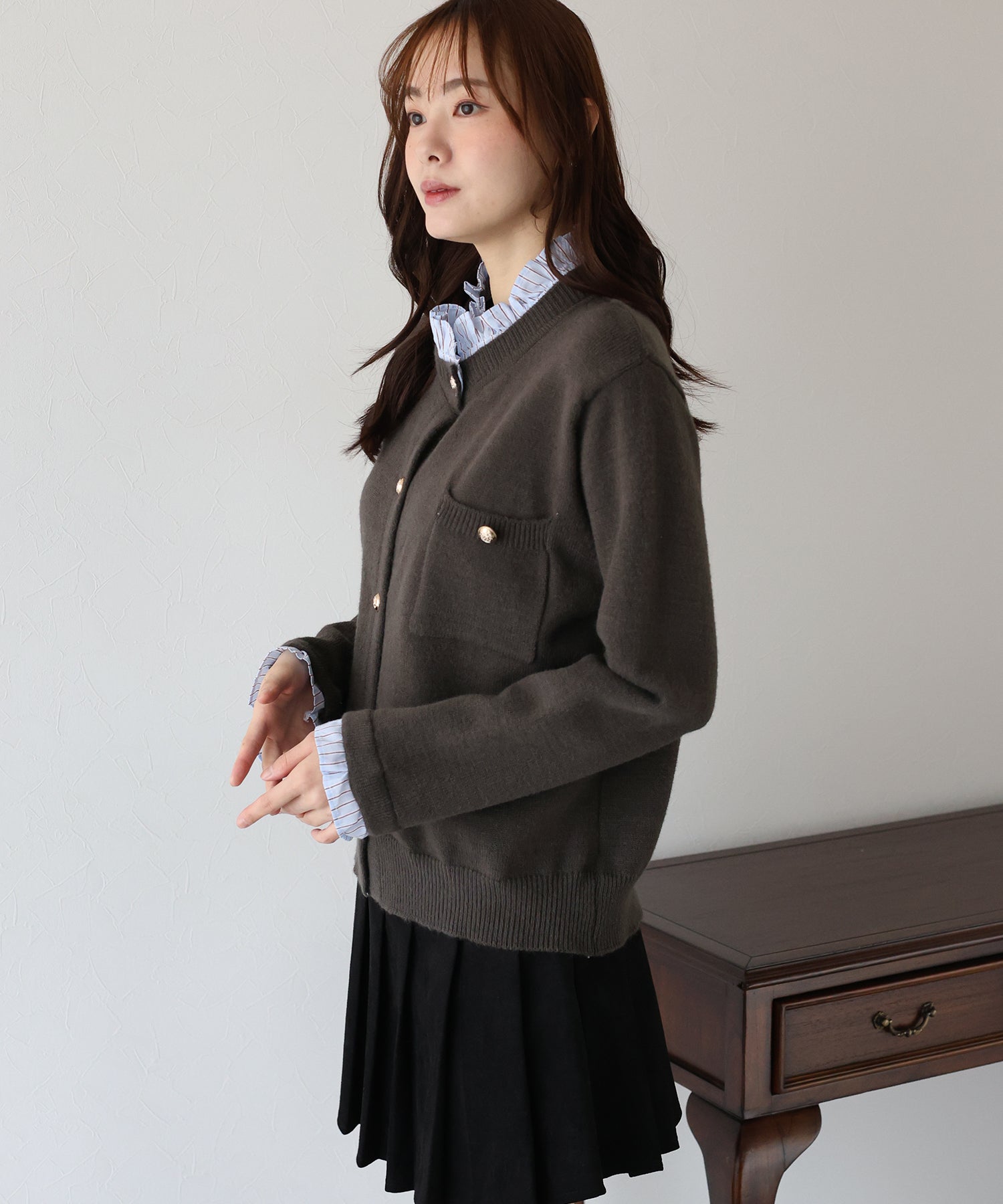 新品CFCLカーディガン ツイード調袖コンシャスデザインブラック伊勢丹 M 新品CFCLカーディガン ツイード調袖コンシャスデザインブラック伊勢丹 M