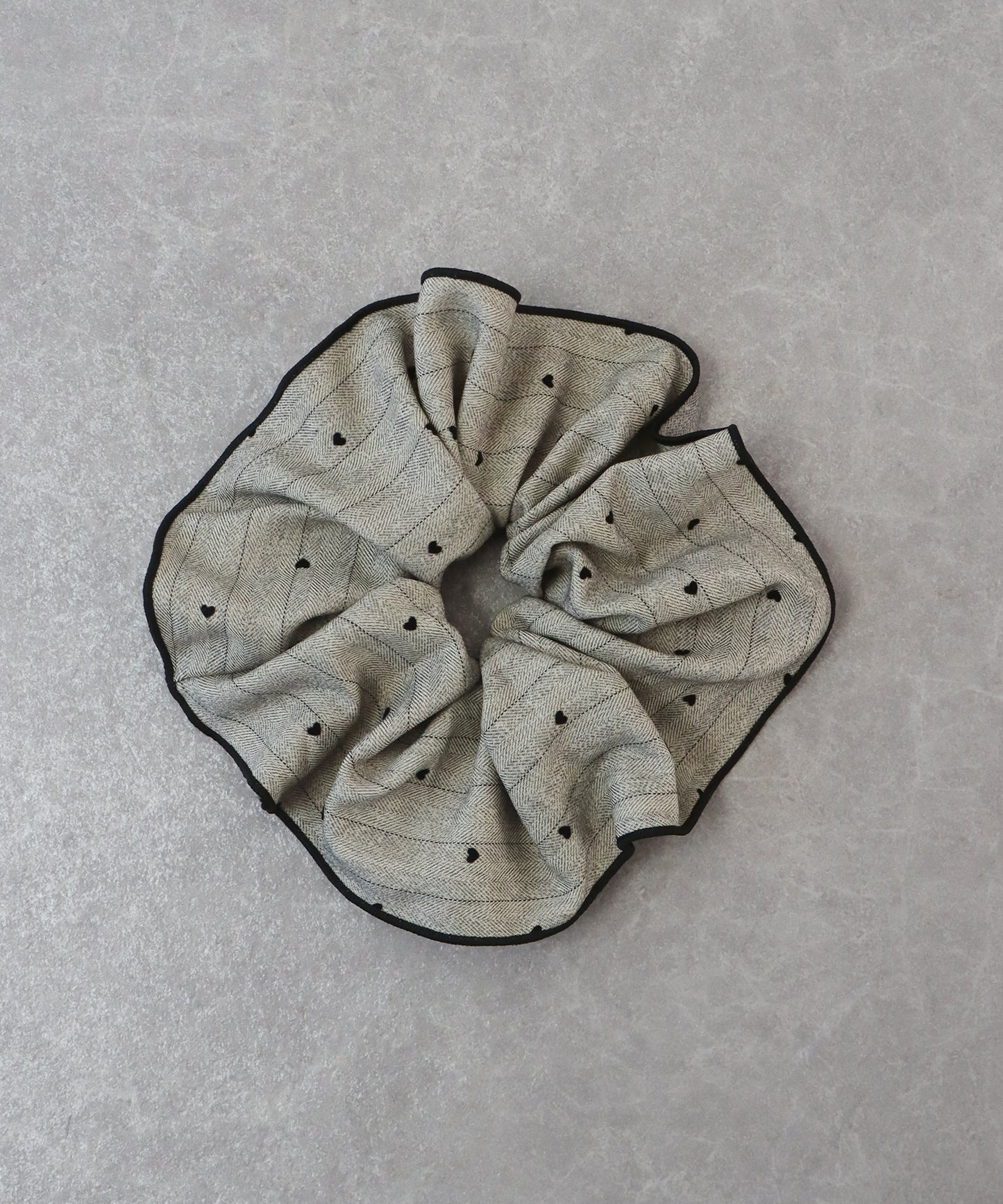 【早割5％OFF】ハートフロッキーストライプシュシュ【ネコポス】