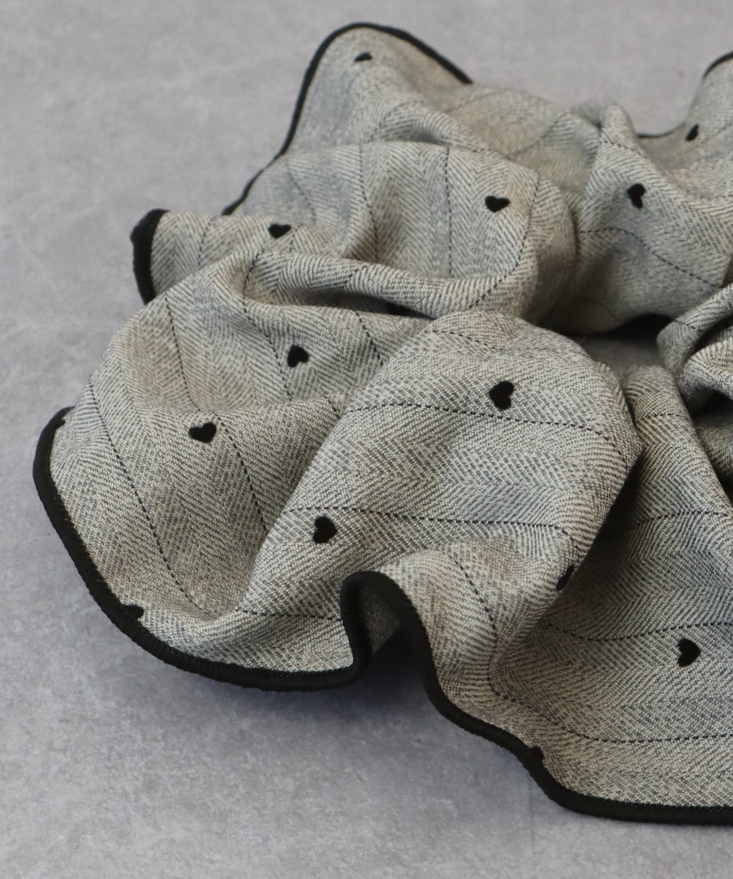 【早割5％OFF】ハートフロッキーストライプシュシュ【ネコポス】