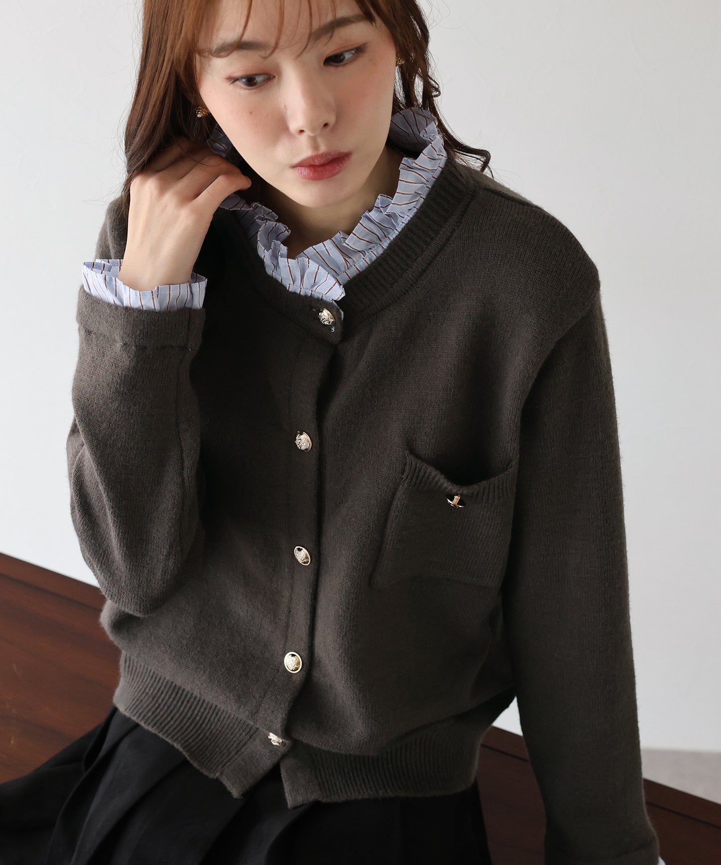 フリルシャツ襟カーディガン