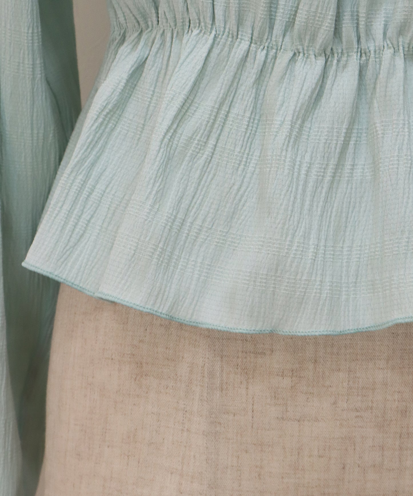 【早割5％OFF】スクエアネックギャザーブラウス【ネコポス】