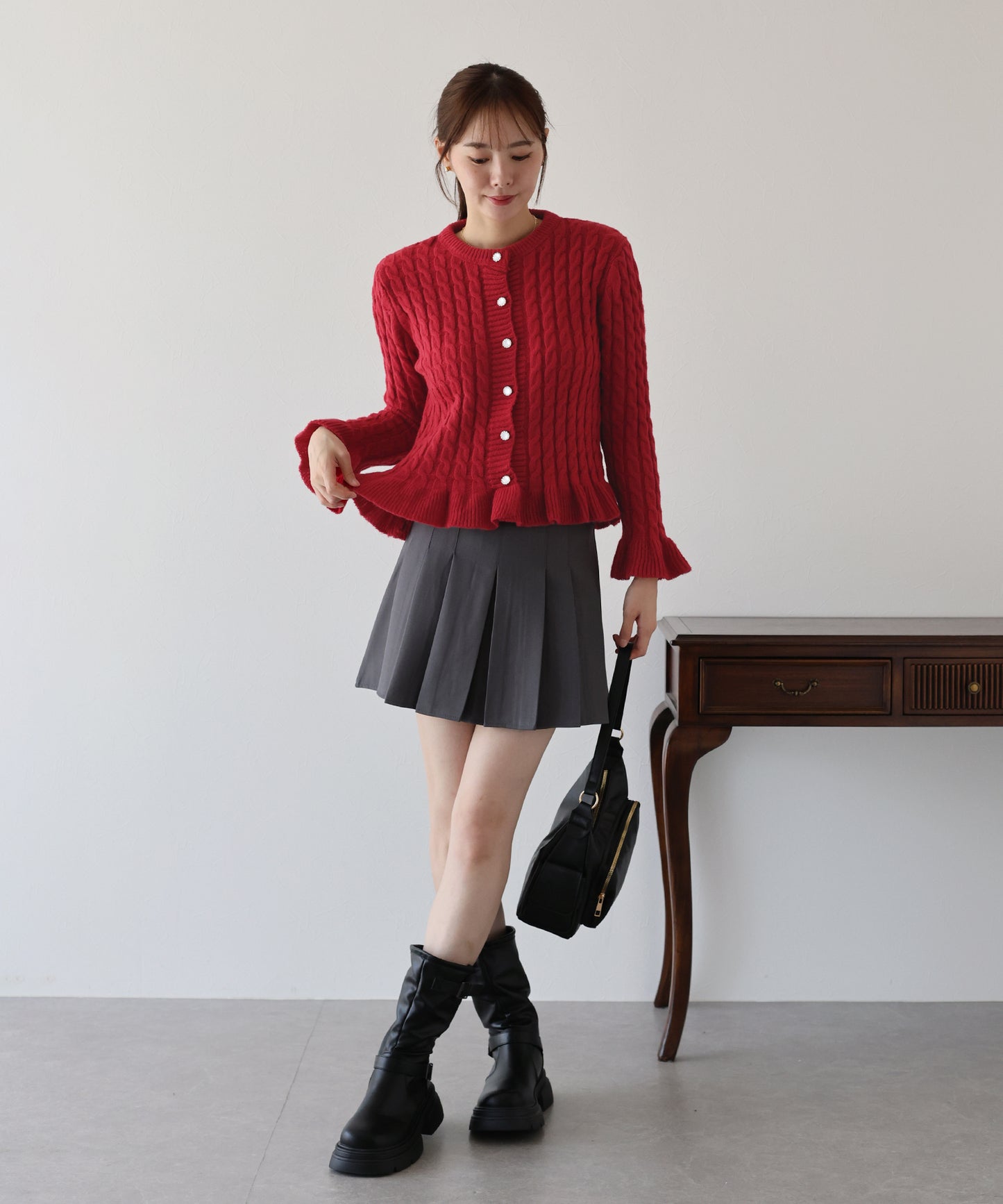 ケーブルペプラムカーディガン