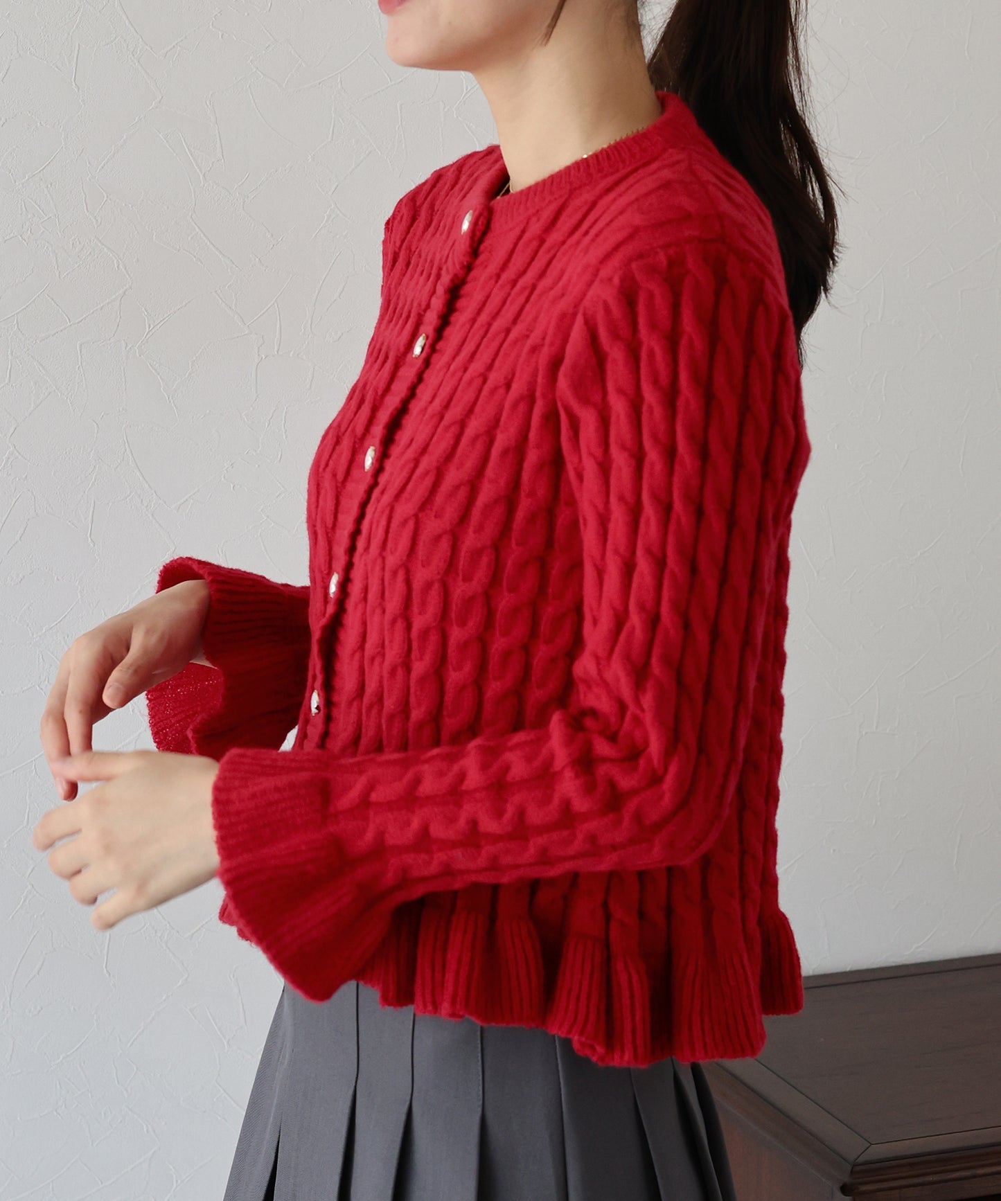 ケーブルペプラムカーディガン