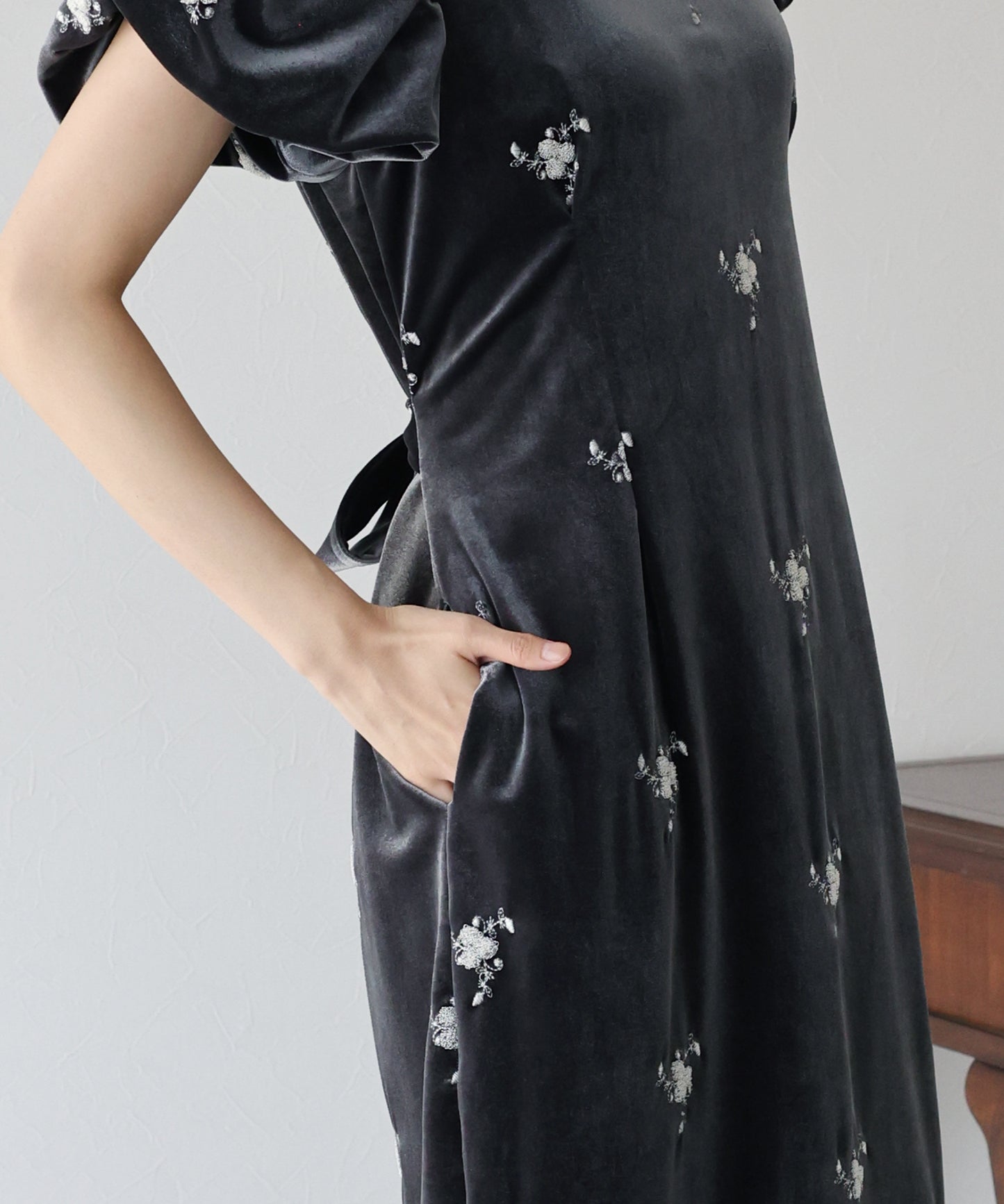 【早割5％OFF】フラワー刺繍ハートネックベロアワンピース