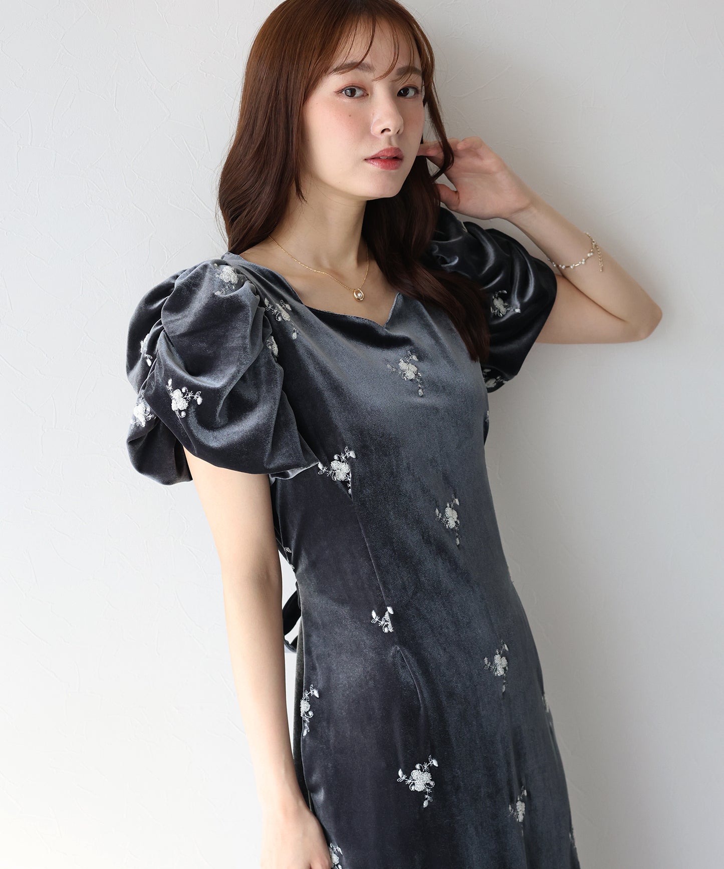 【早割5％OFF】フラワー刺繍ハートネックベロアワンピース