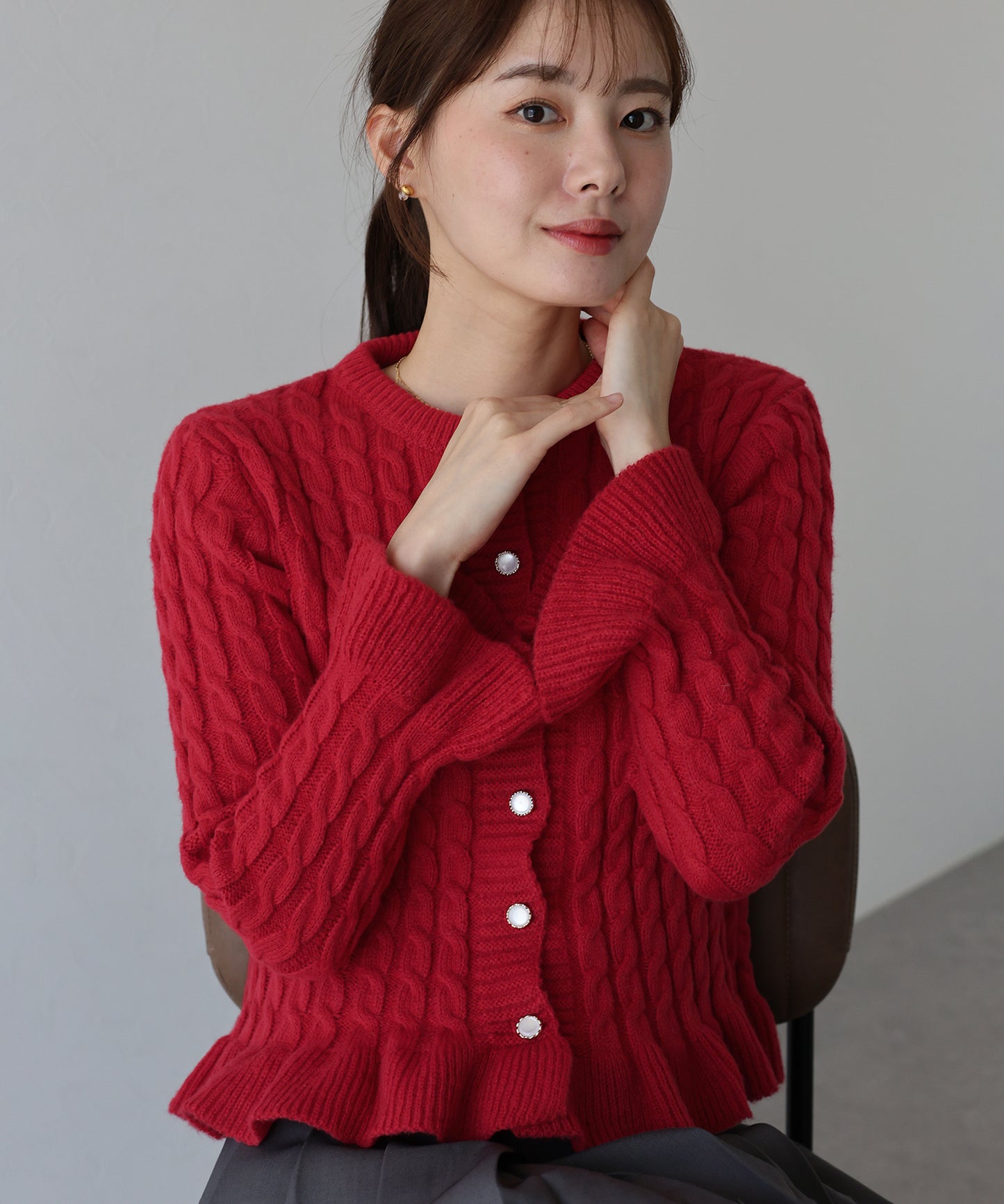 ケーブルペプラムカーディガン