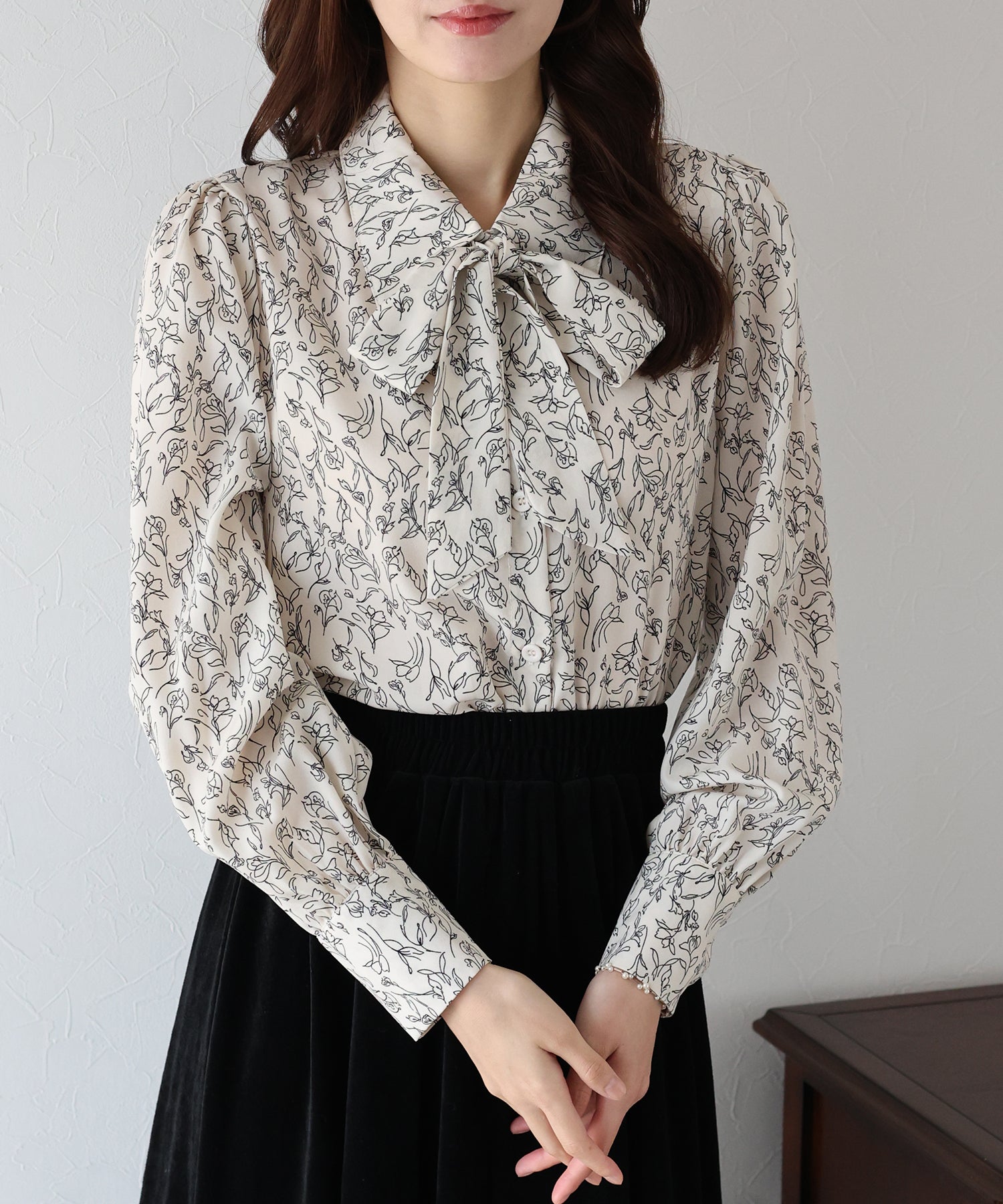 タグ付き未使用 TNEWTIES ボリュームブラウス リボン ボウタイ 赤 タグ付き未使用 TNEWTIES ボリュームブラウス リボン ボウタイ