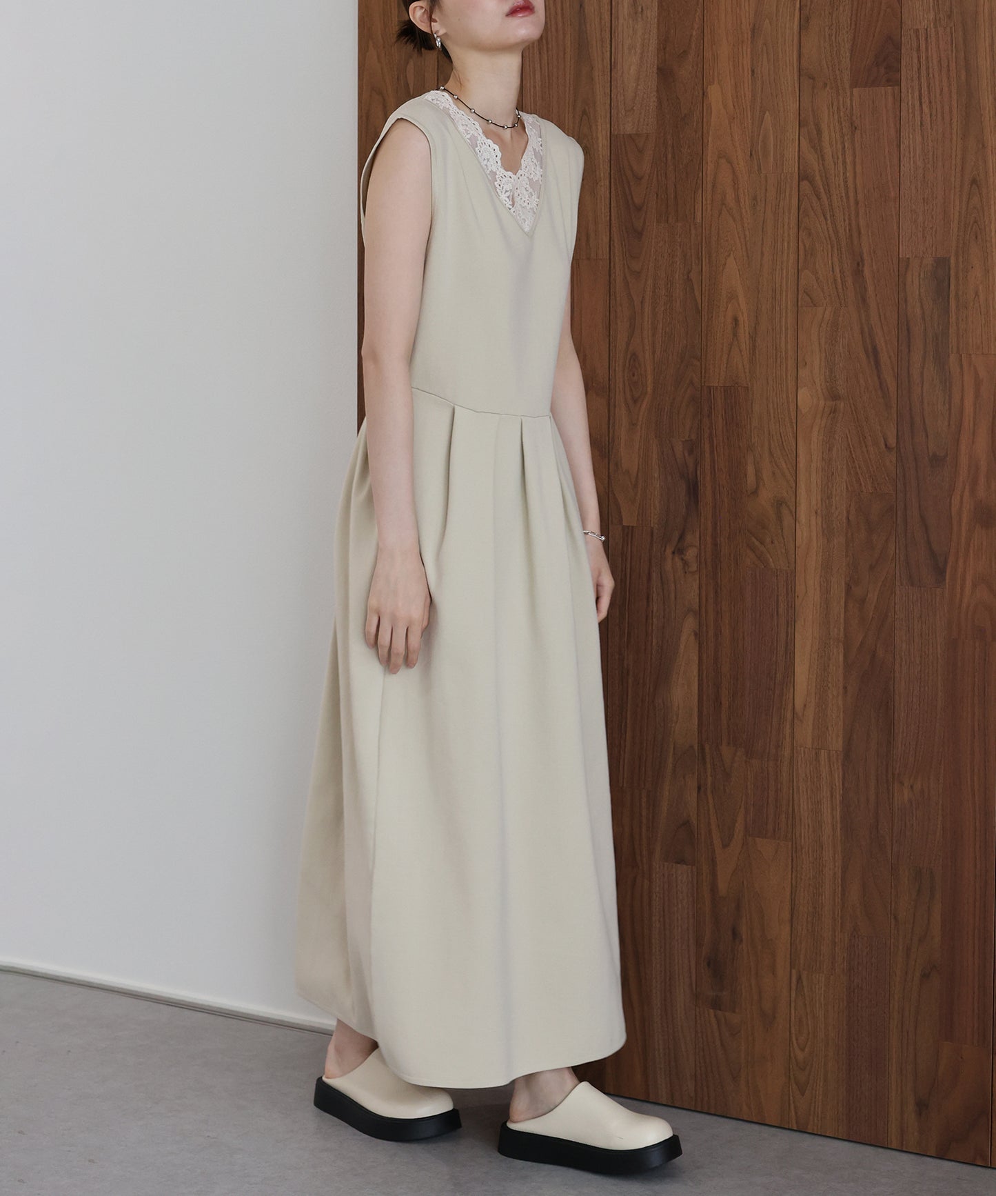 【早割5％OFF】レースカラーVネック ワンピース