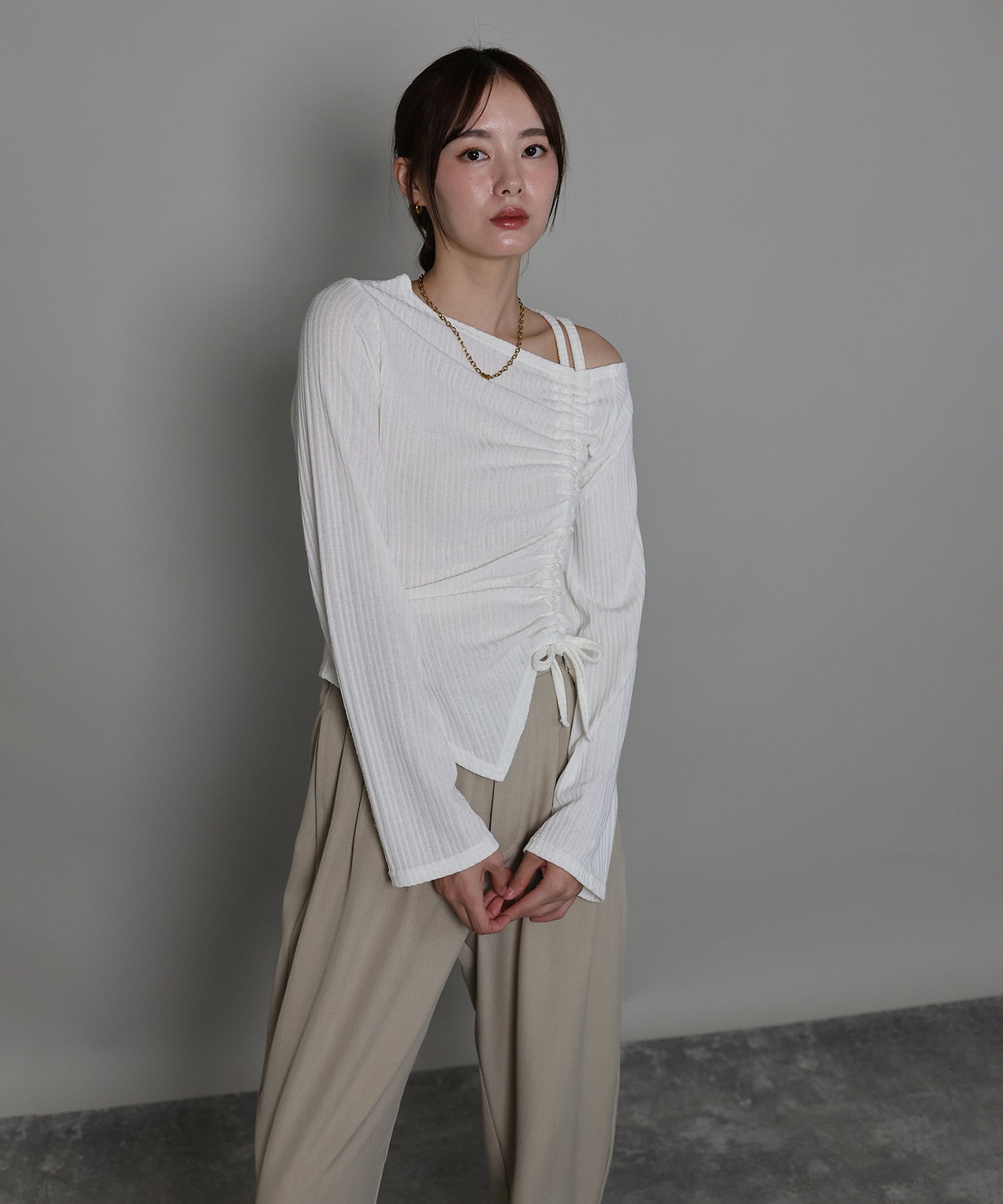 【TIME SALE】ワンオフショルダーギャザーリボンTシャツ[ J by blue ]【ネコポス】