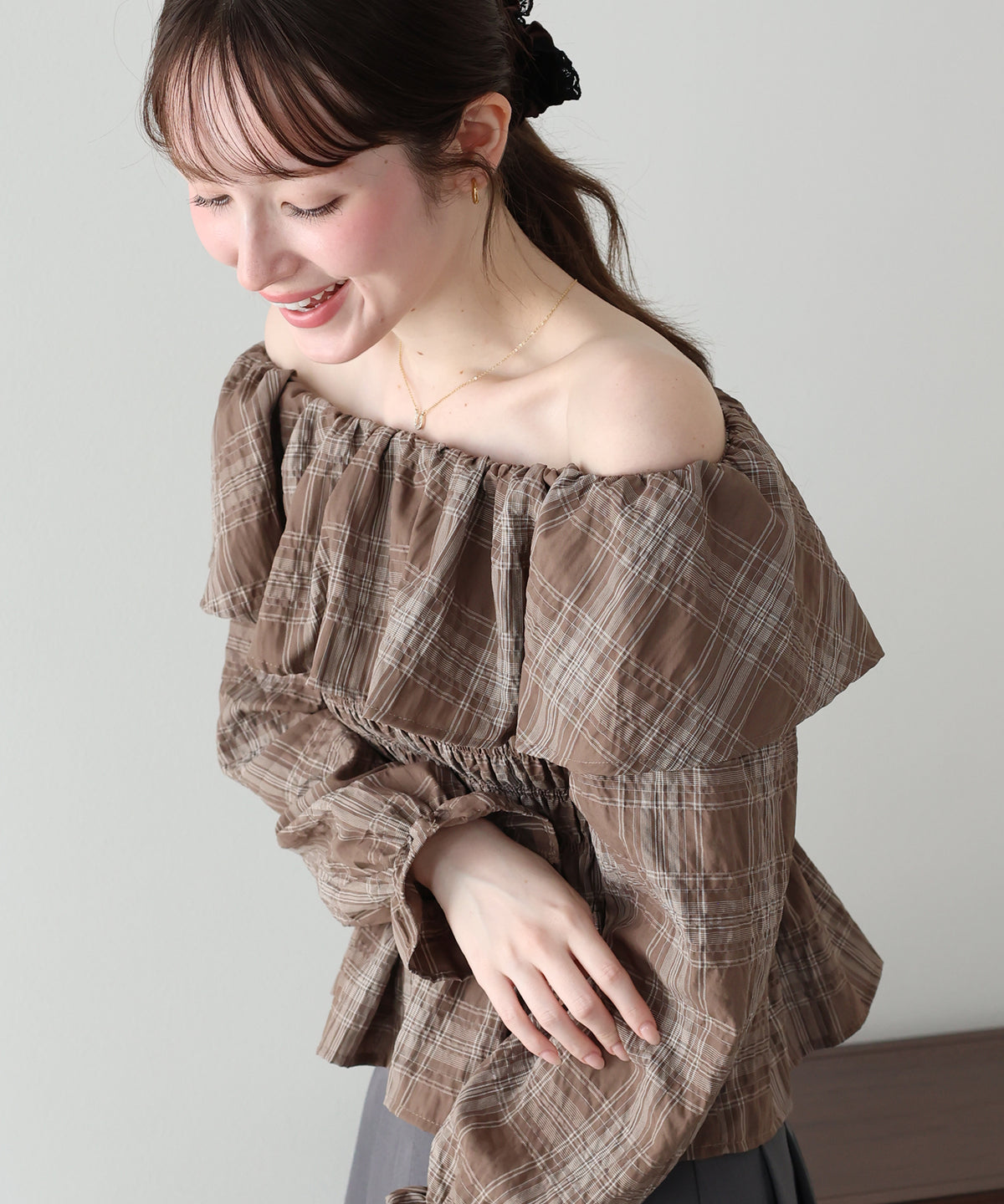 【早割5％OFF】《2サイズ展開》チェックオフショルダーブラウス【メール便】