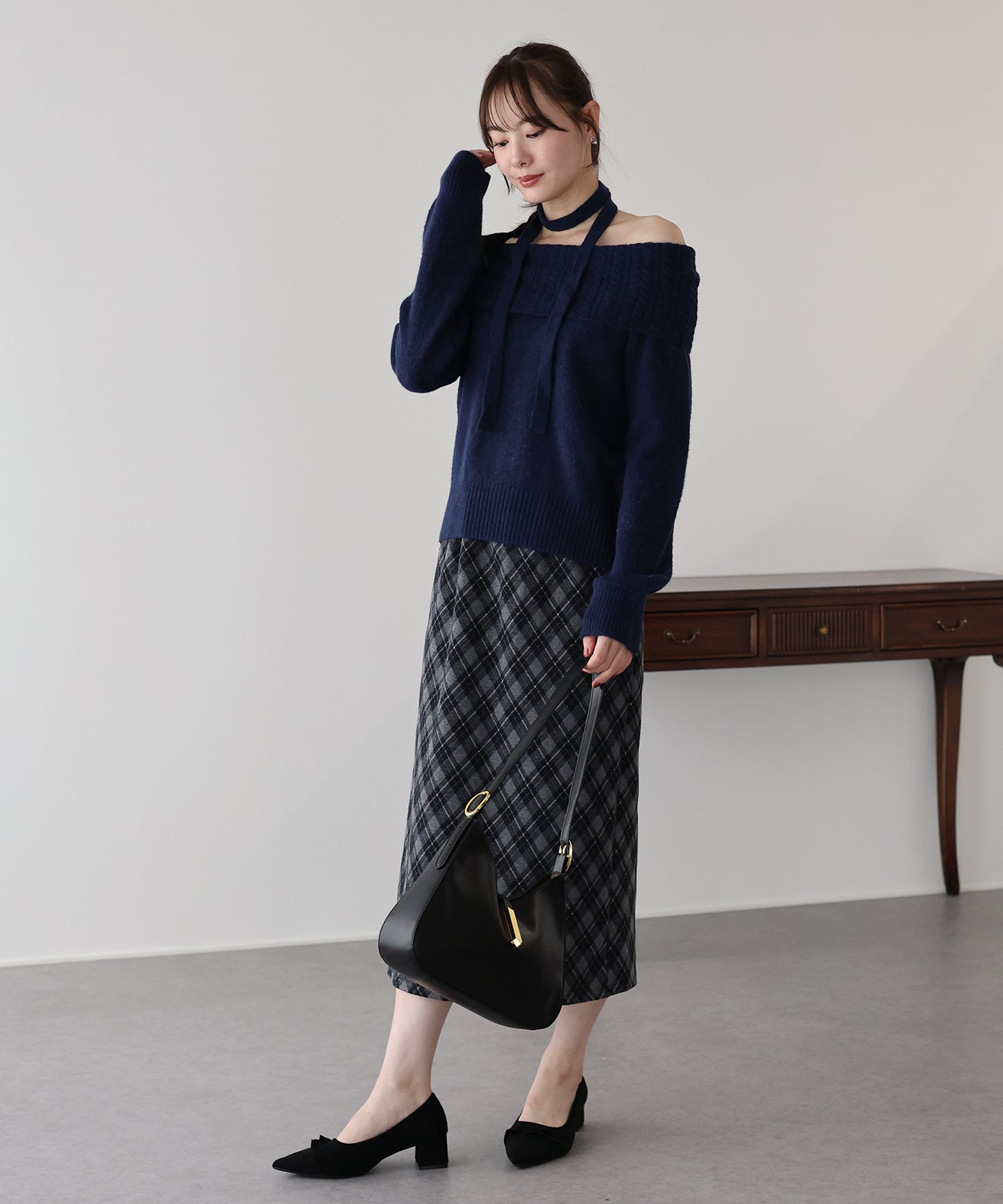 【早割5％OFF】リボンタイ付きオフショルダーニット