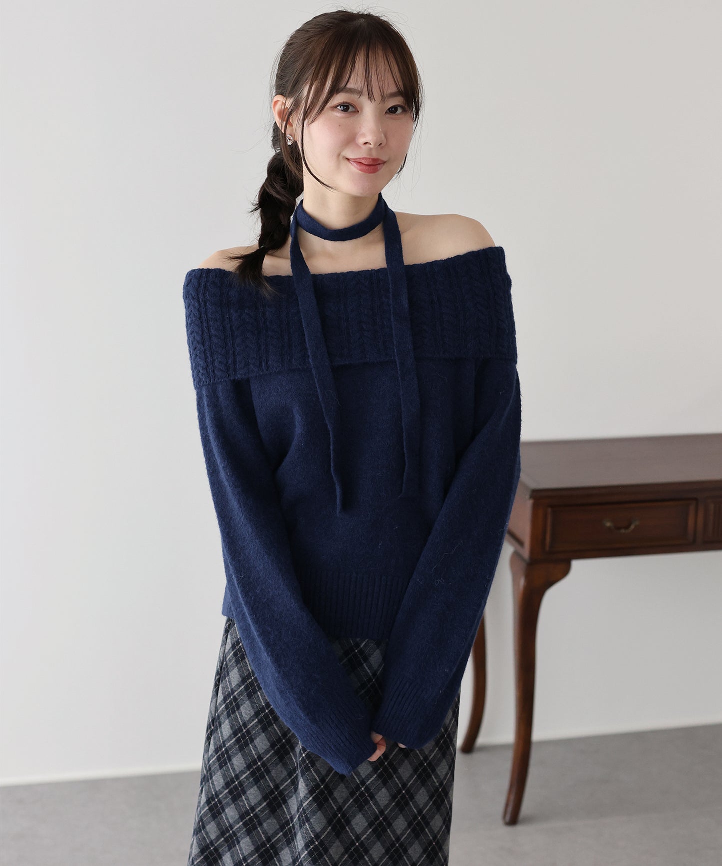 【早割5％OFF】リボンタイ付きオフショルダーニット