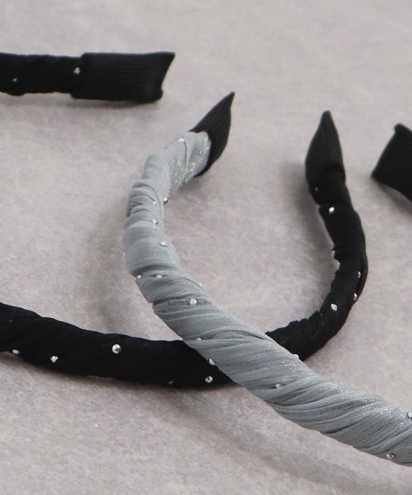 【早割5％OFF】スタッズ付きツイストカチューシャ【ネコポス】