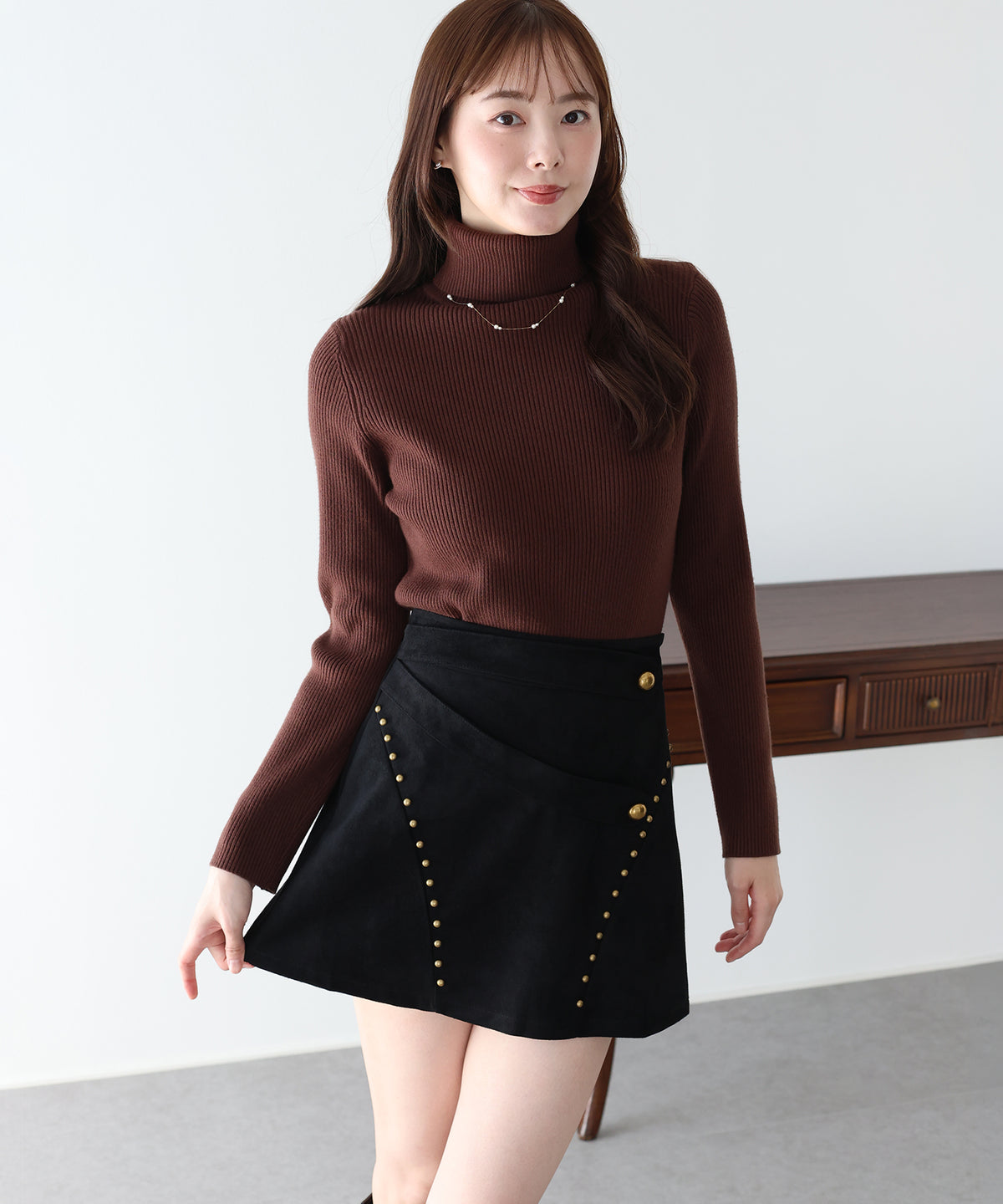 【早割5％OFF】アシンメトリーデザインスタッズミニスカート