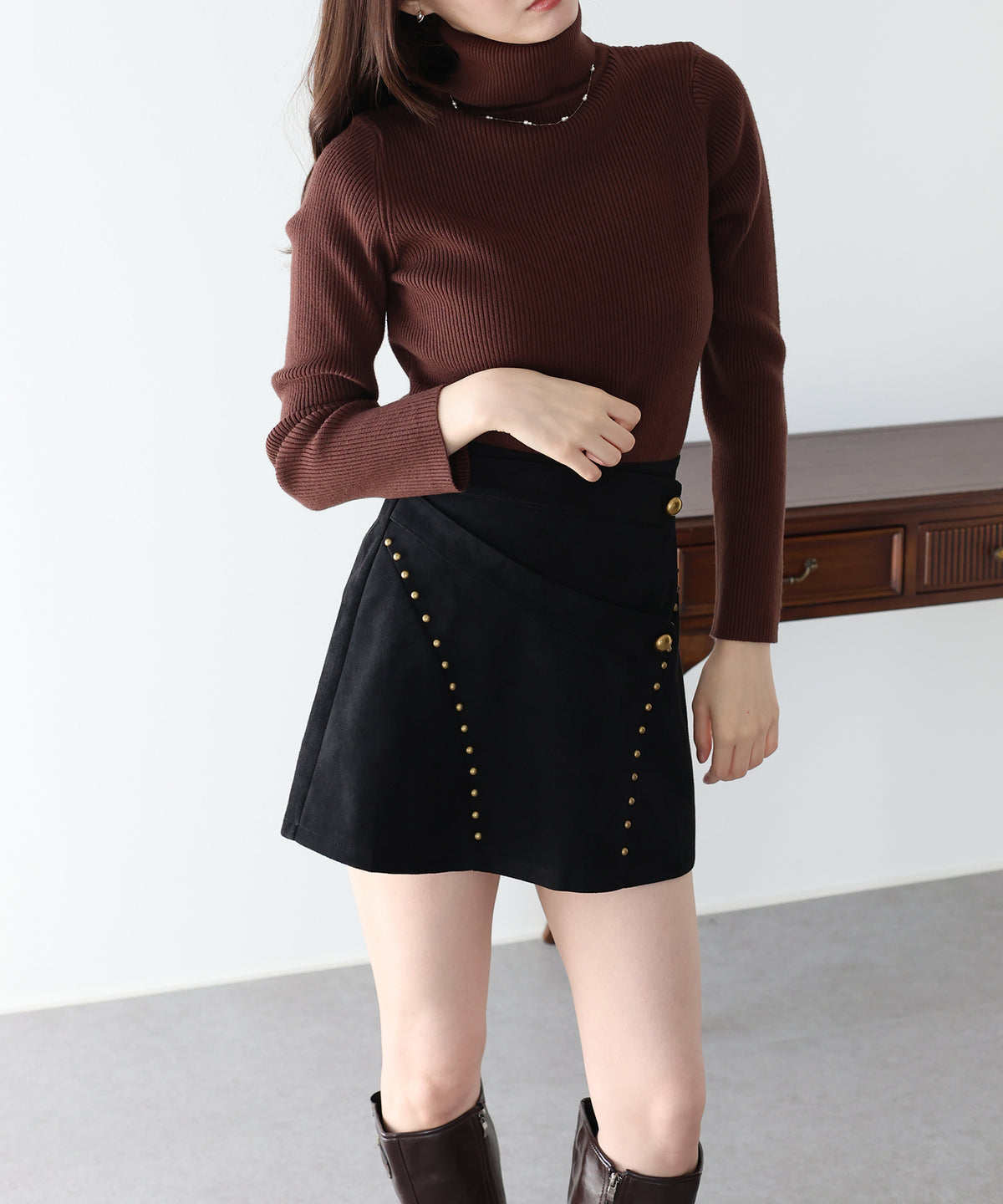 【早割5％OFF】アシンメトリーデザインスタッズミニスカート