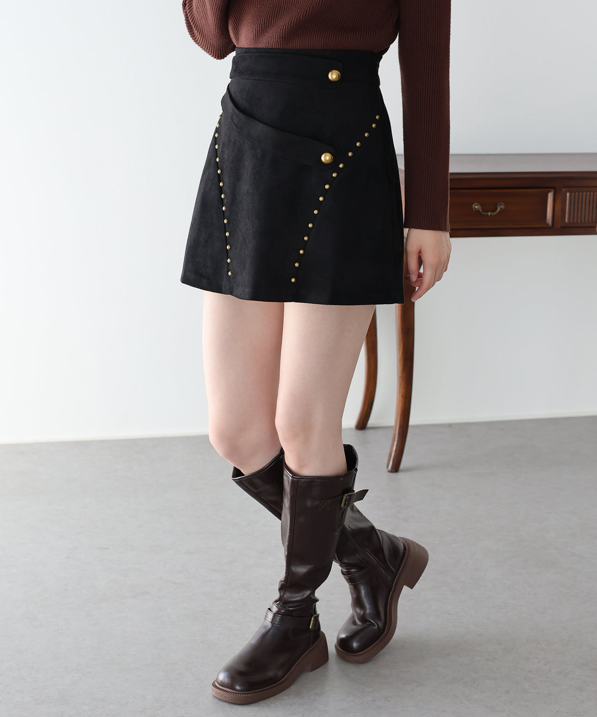 【早割5％OFF】アシンメトリーデザインスタッズミニスカート