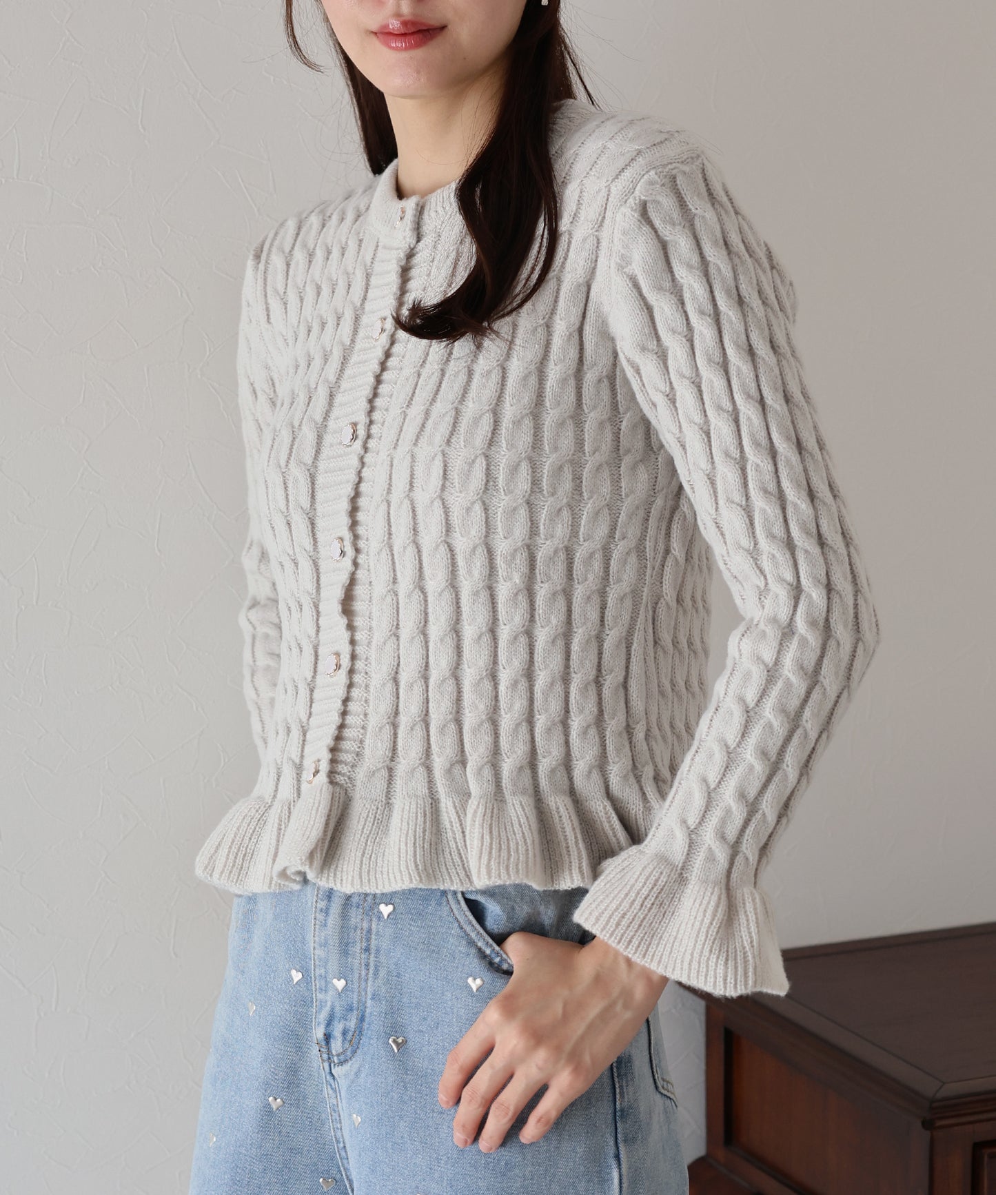 ケーブルペプラムカーディガン