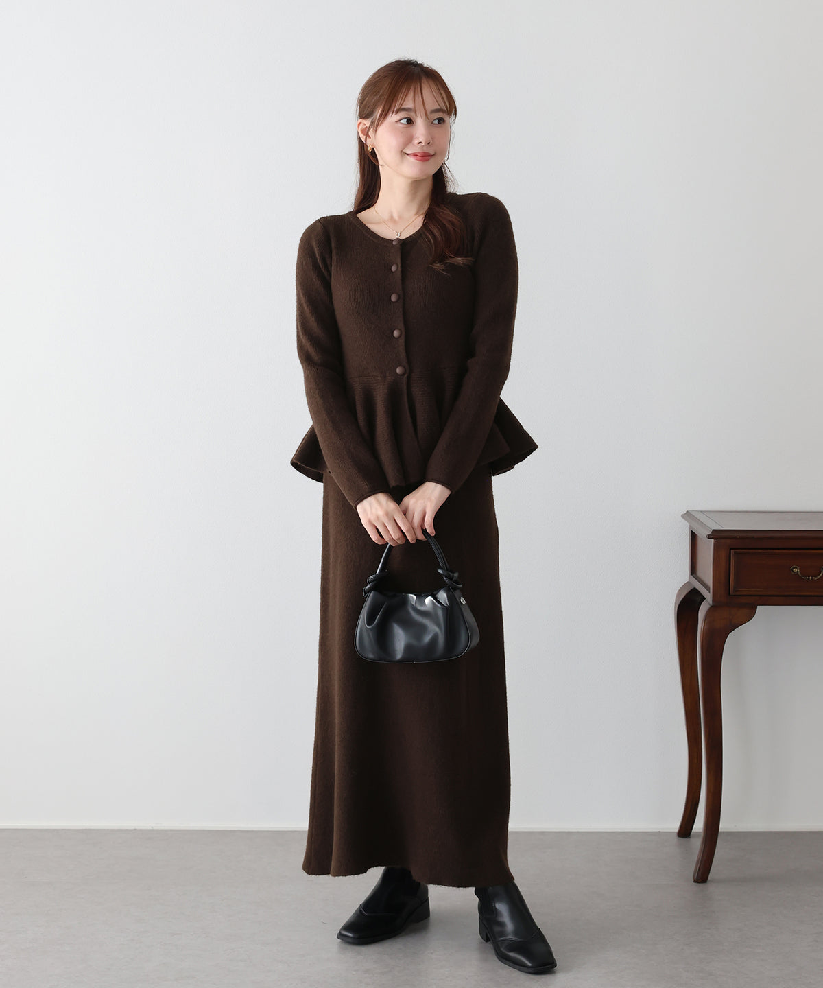 【早割5％OFF】ペプラムカーディガン＆ニットスカ―ト セットアップ
