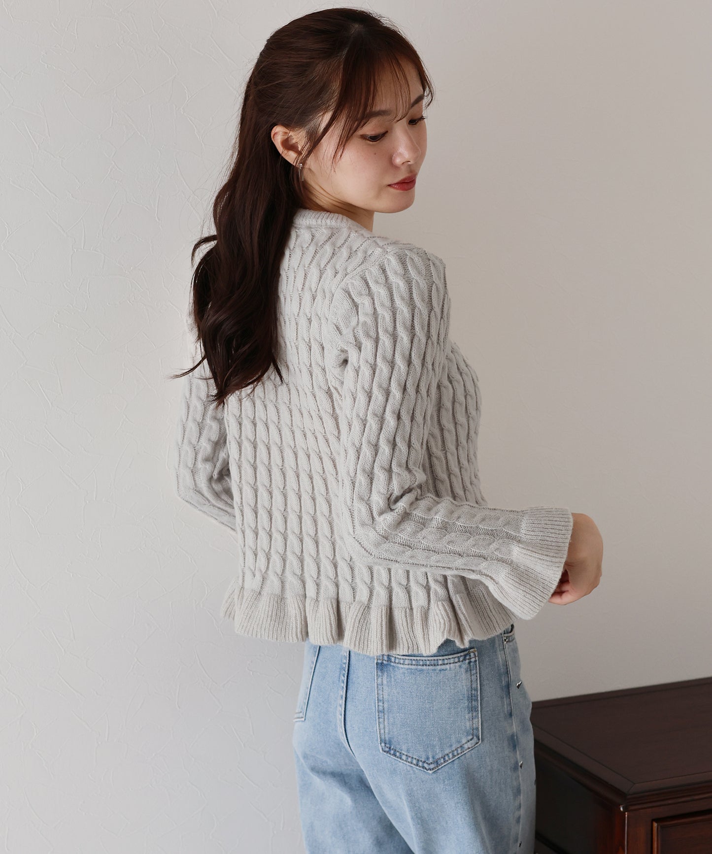 ケーブルペプラムカーディガン