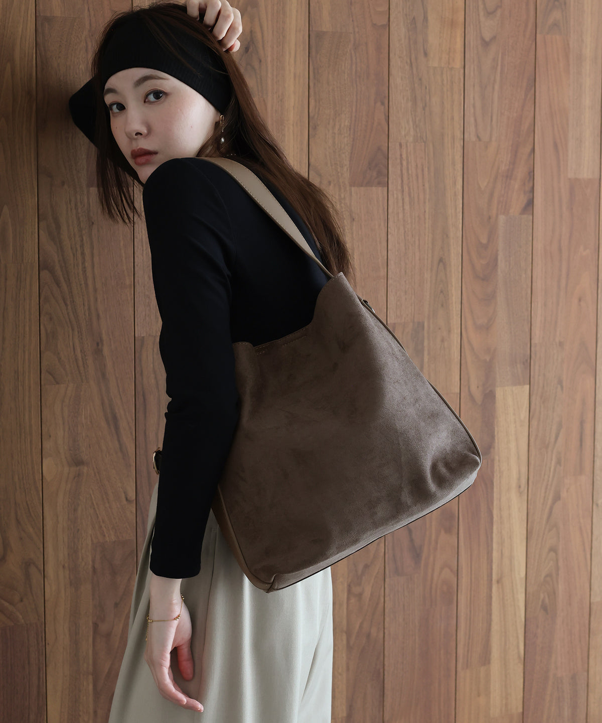 【早割5％OFF】ポーチ付きスウェードショルダーバッグ