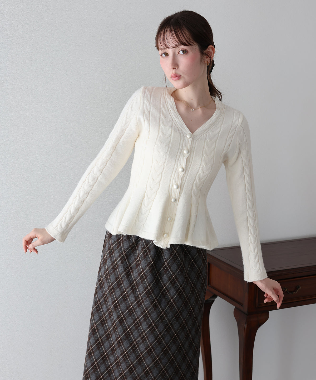【早割5％OFF】ケーブルペプラムカーディガン