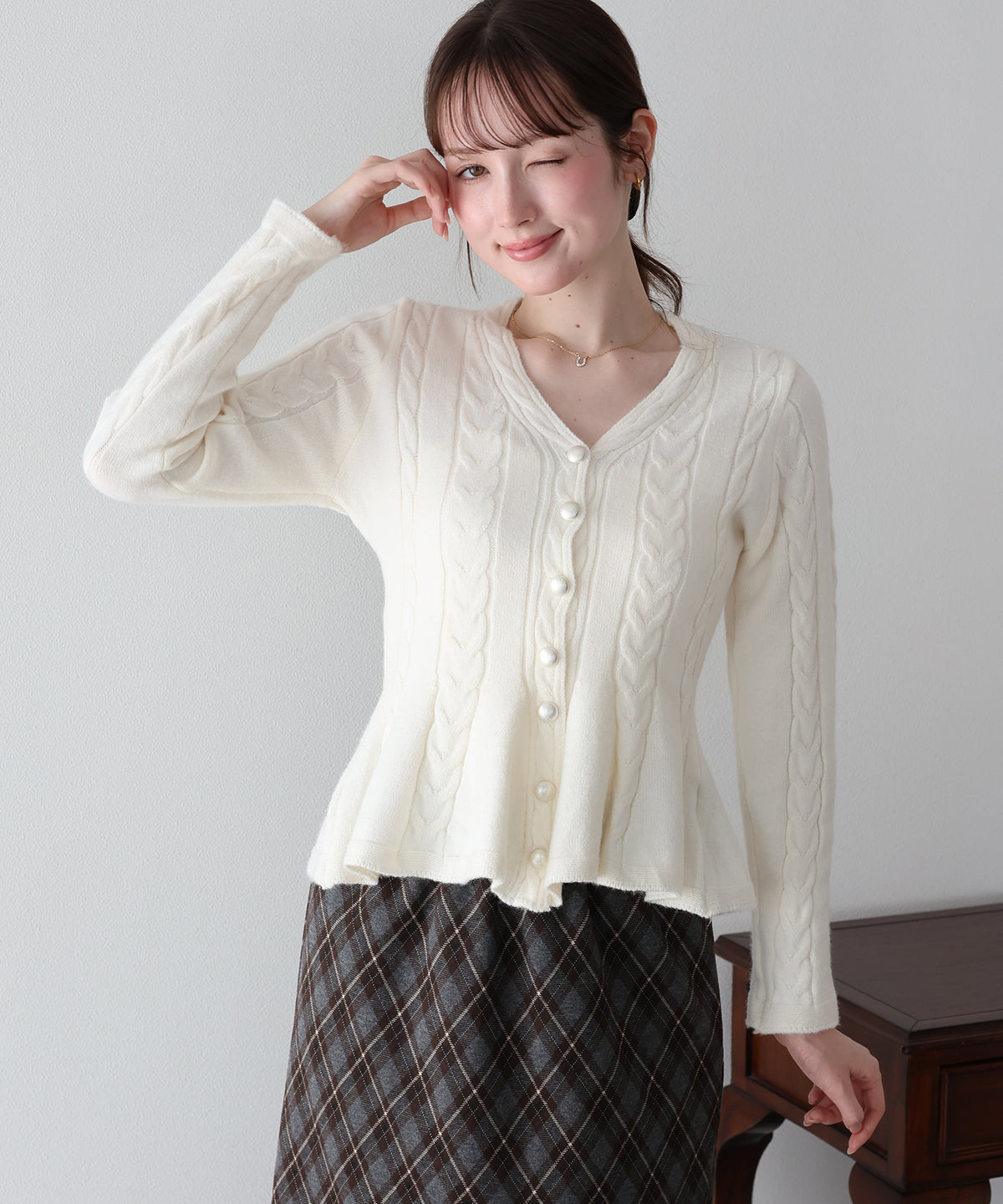 【早割5％OFF】ケーブルペプラムカーディガン