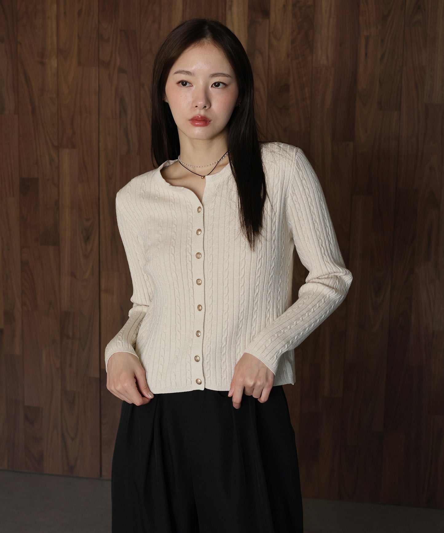 ゴールドボタンケーブルクルーカーディガン