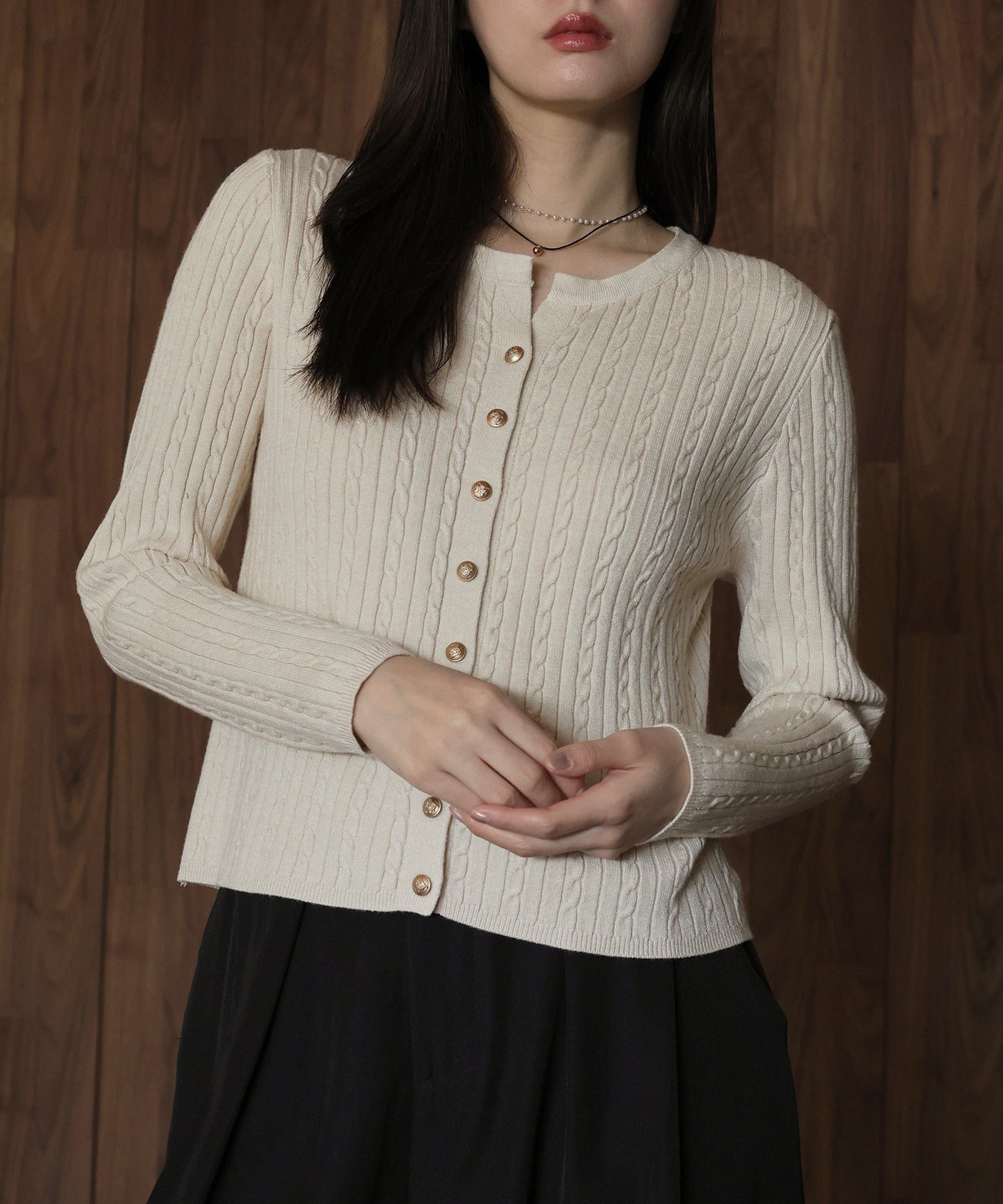 ゴールドボタンケーブルクルーカーディガン