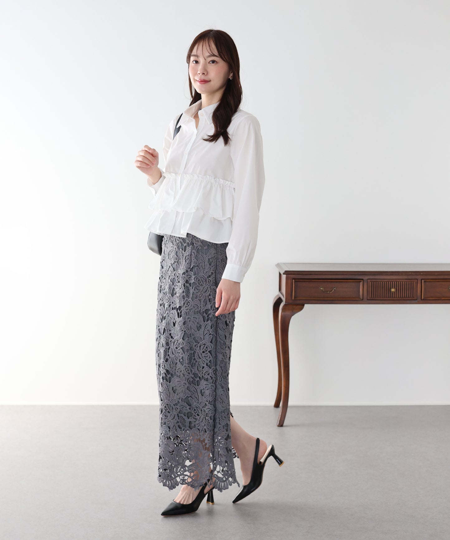 ティアードフリルペプラムブラウス【ネコポス】